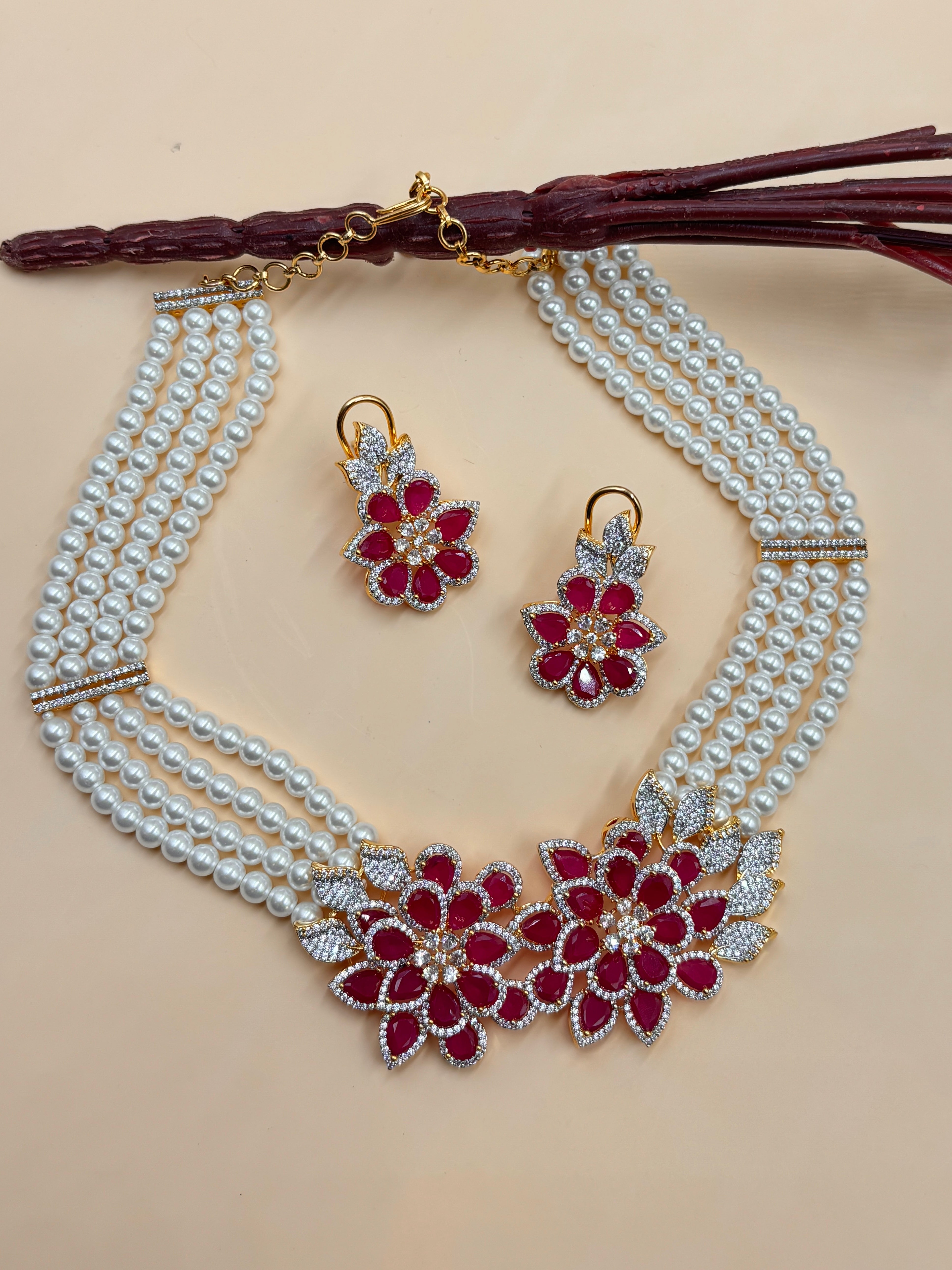 KIRTI NECKLACE