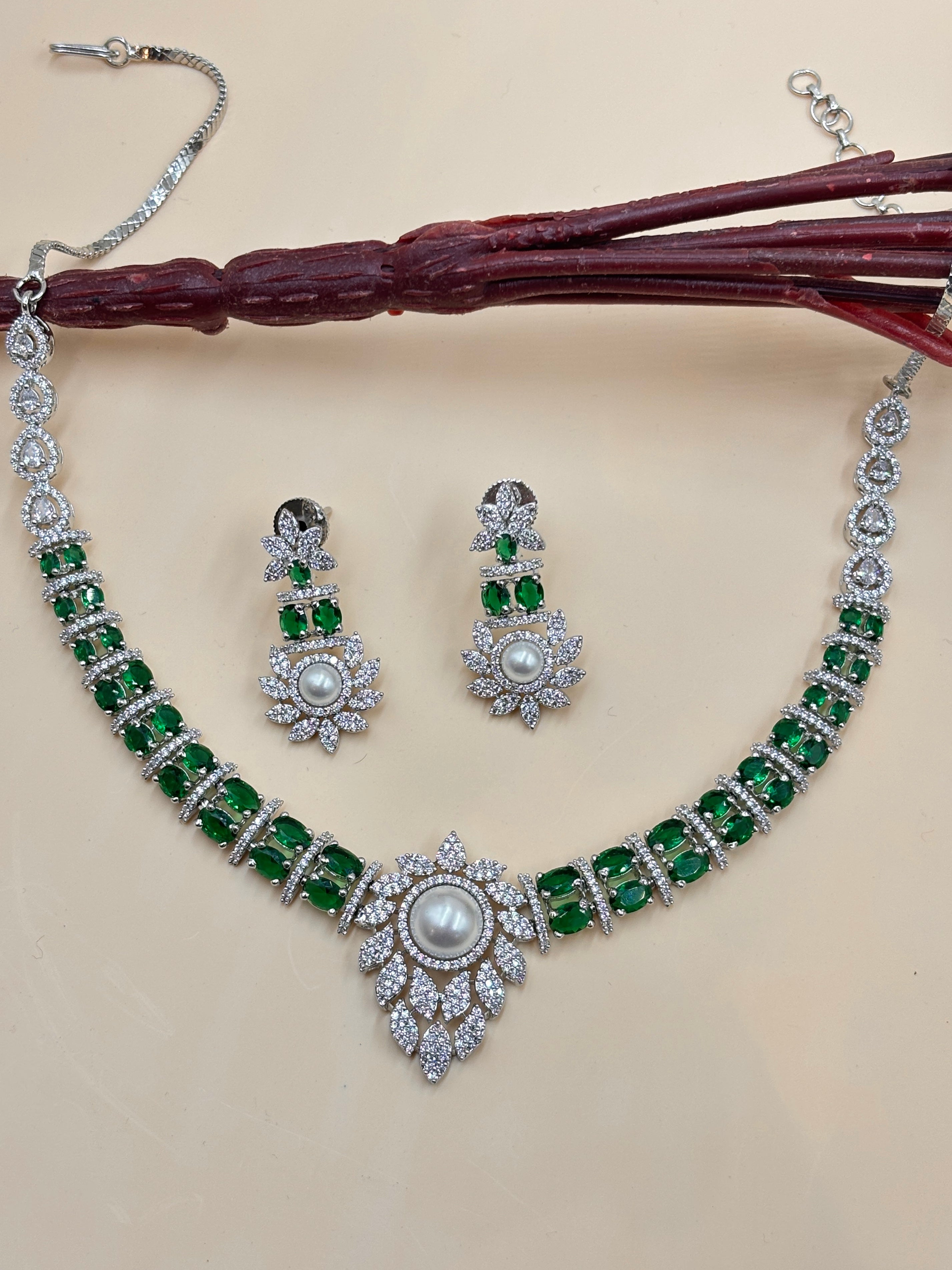 NEHAL NECKLACE