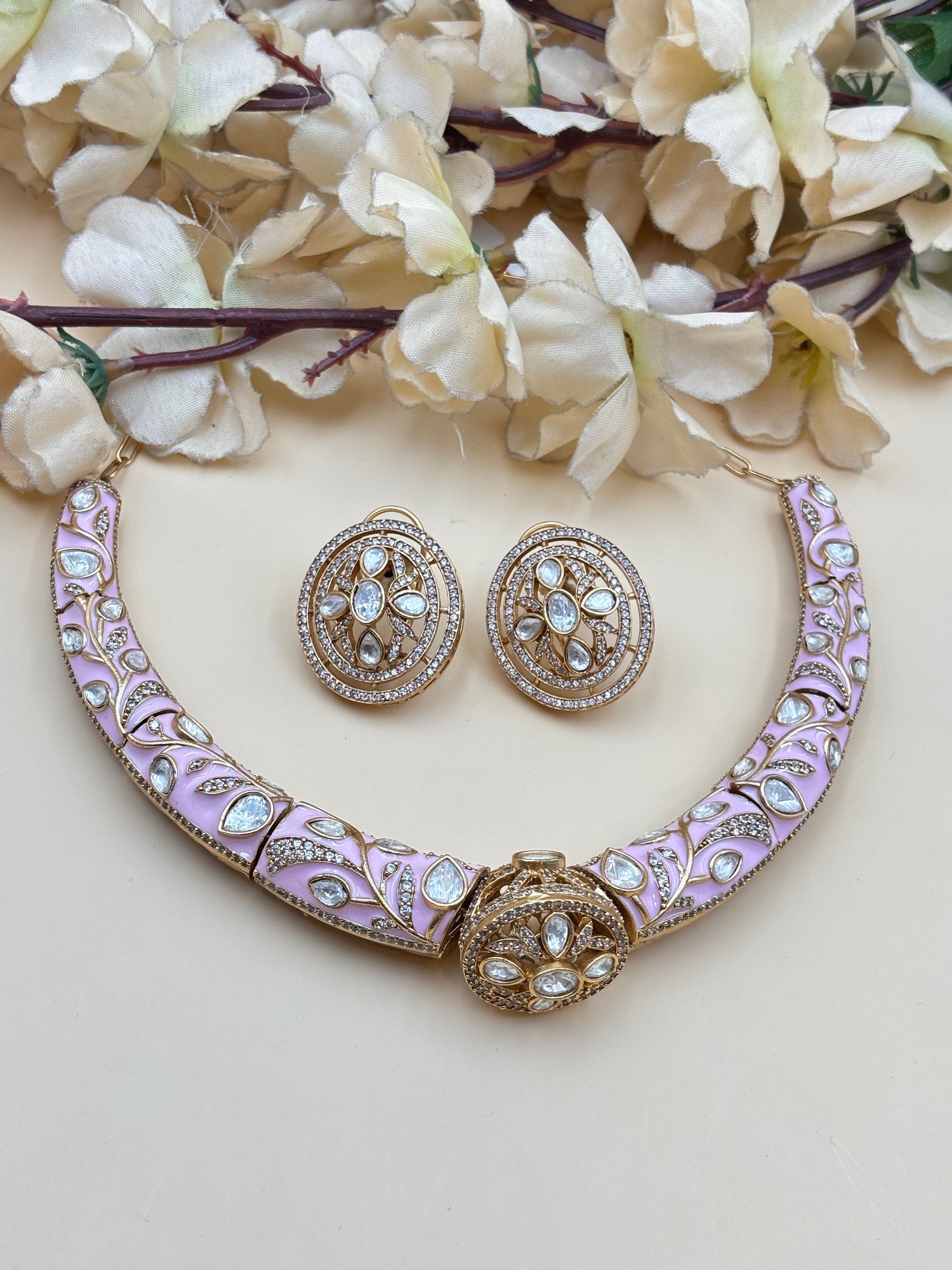 KRITI NECKLACE
