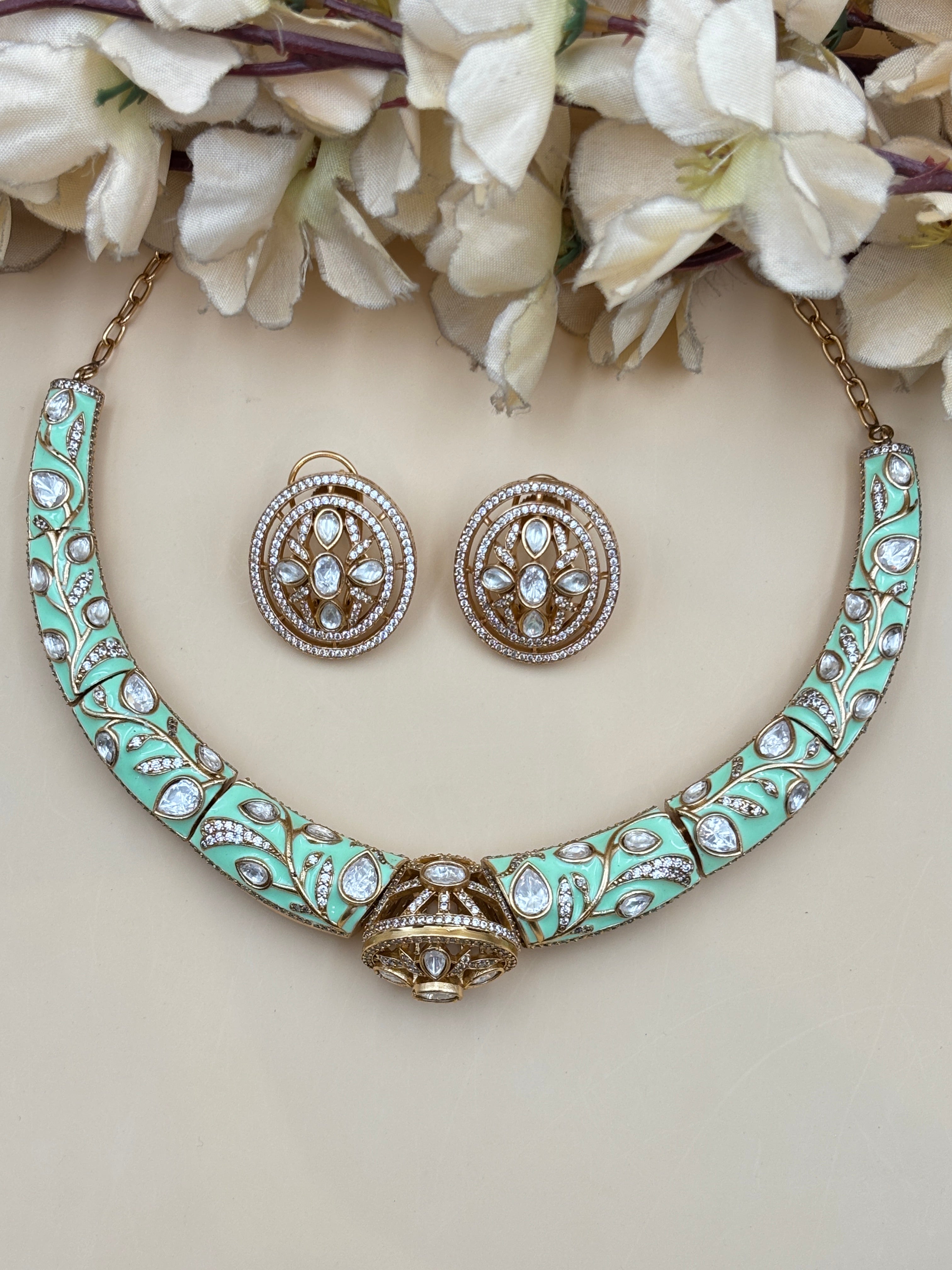 KRITI NECKLACE