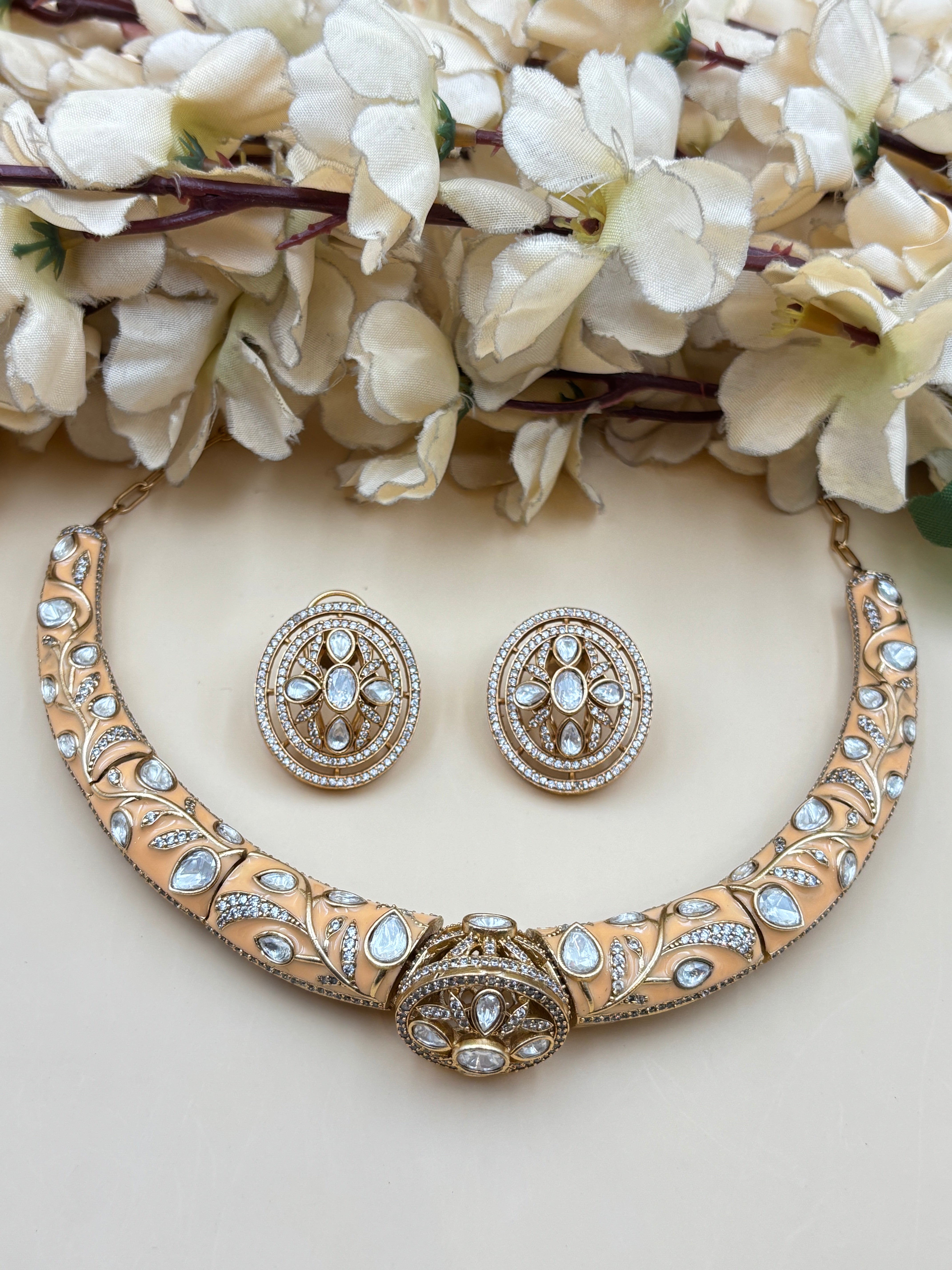 KRITI NECKLACE