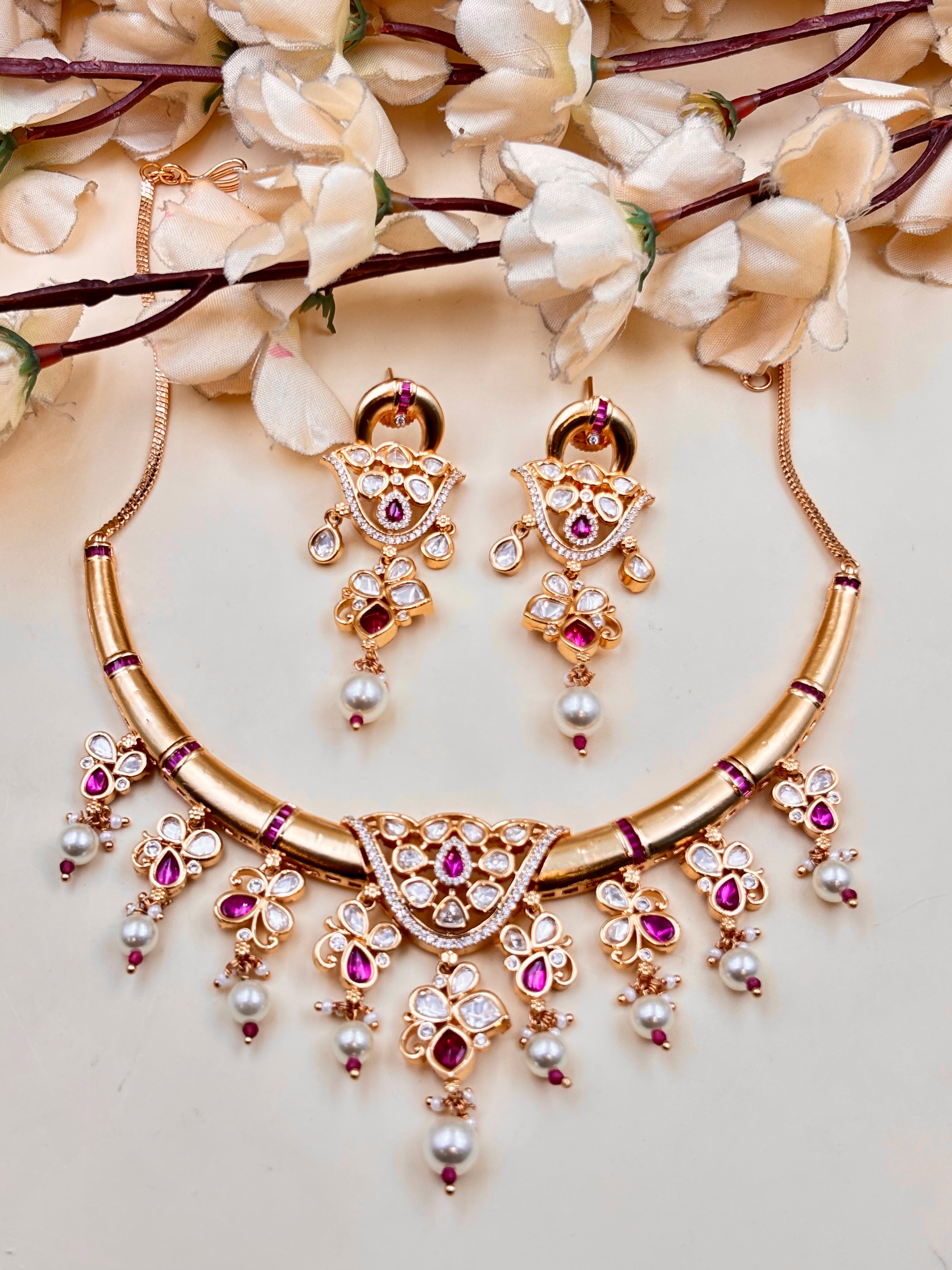 GULNAR NECKLACE