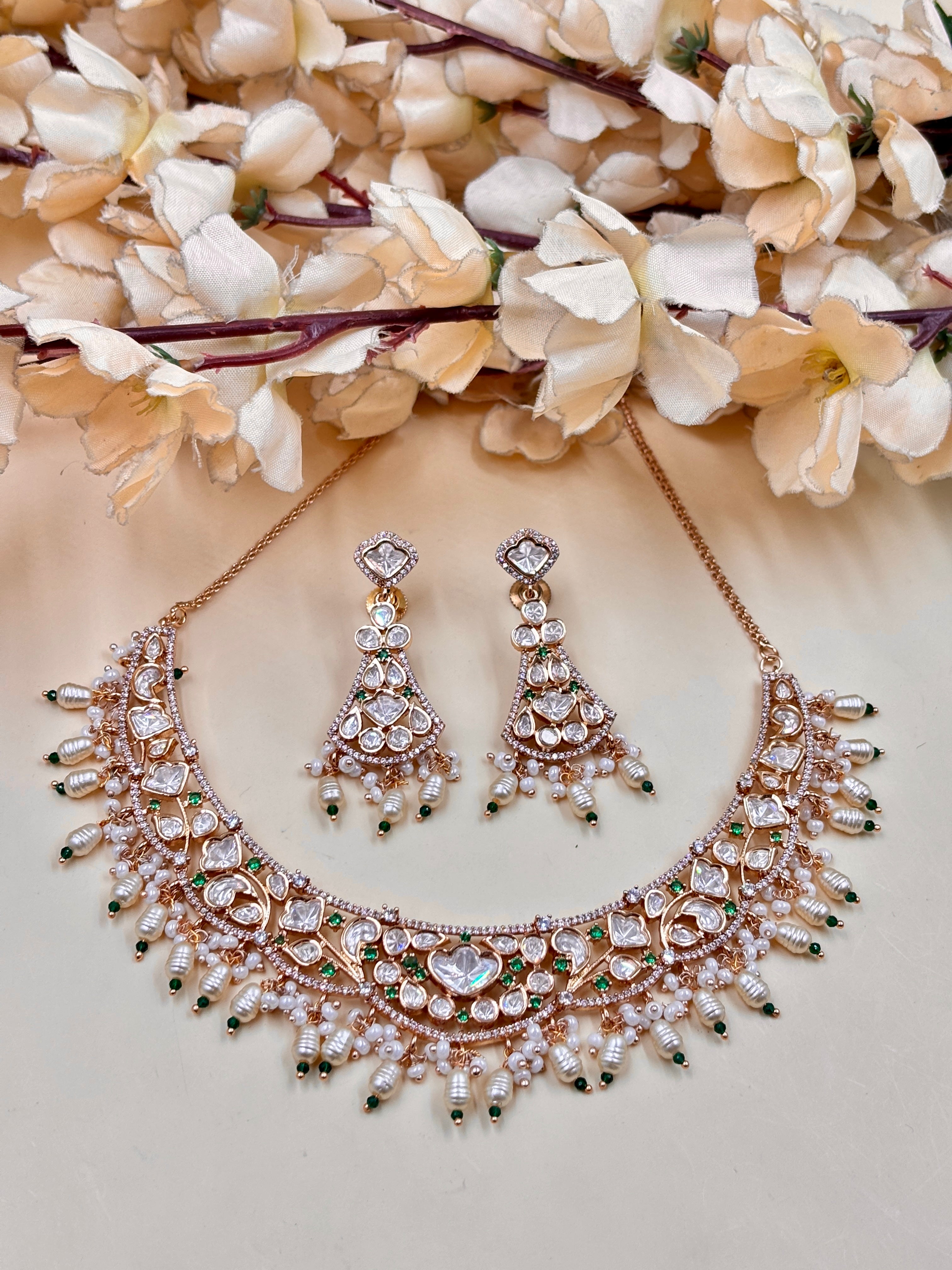 MEERA NECKLACE