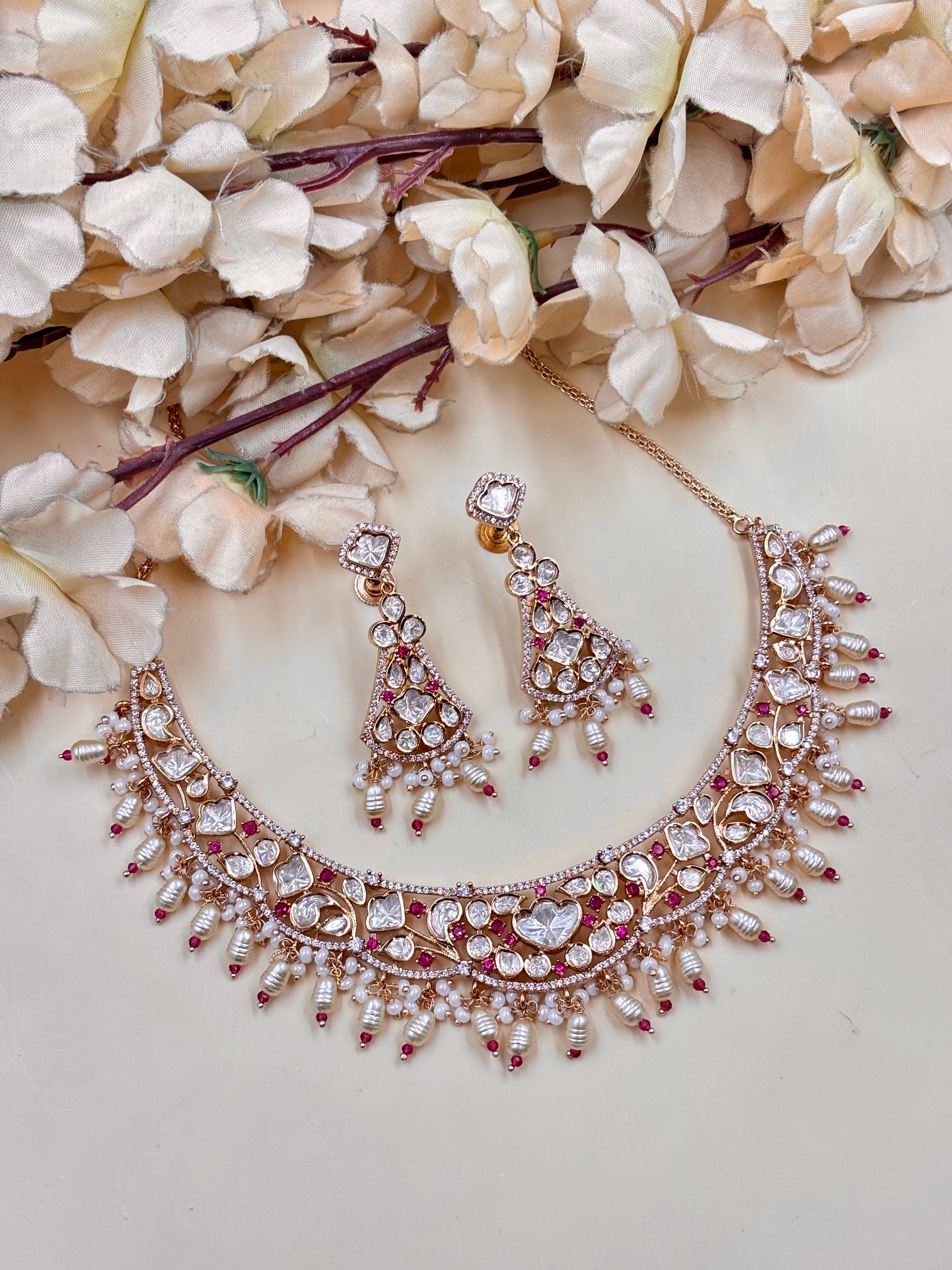 MEERA NECKLACE