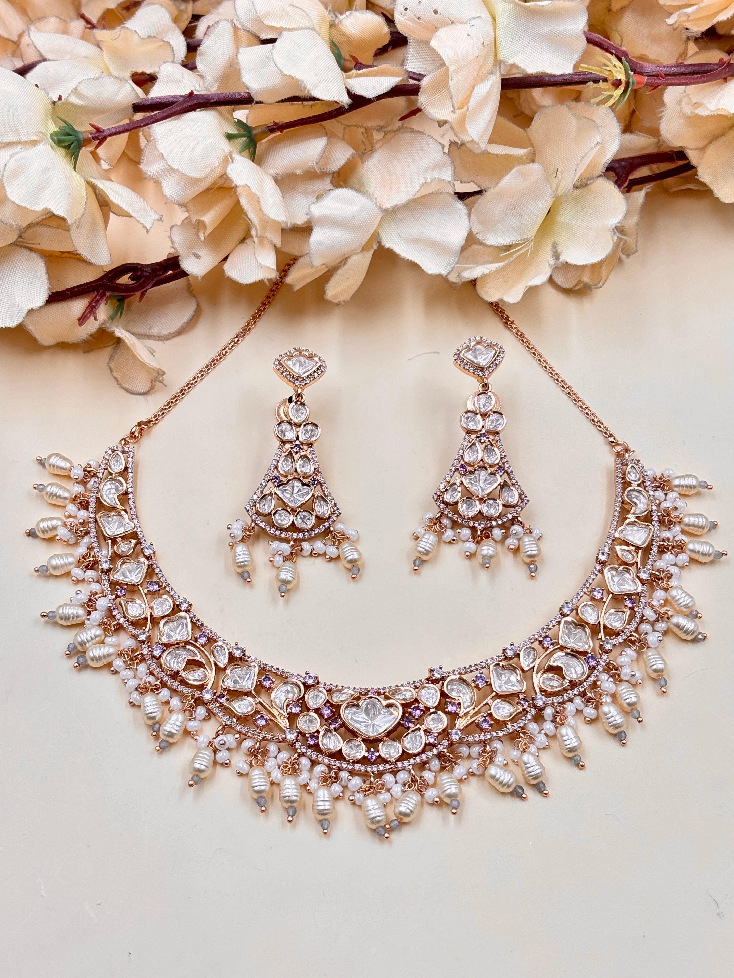 MEERA NECKLACE