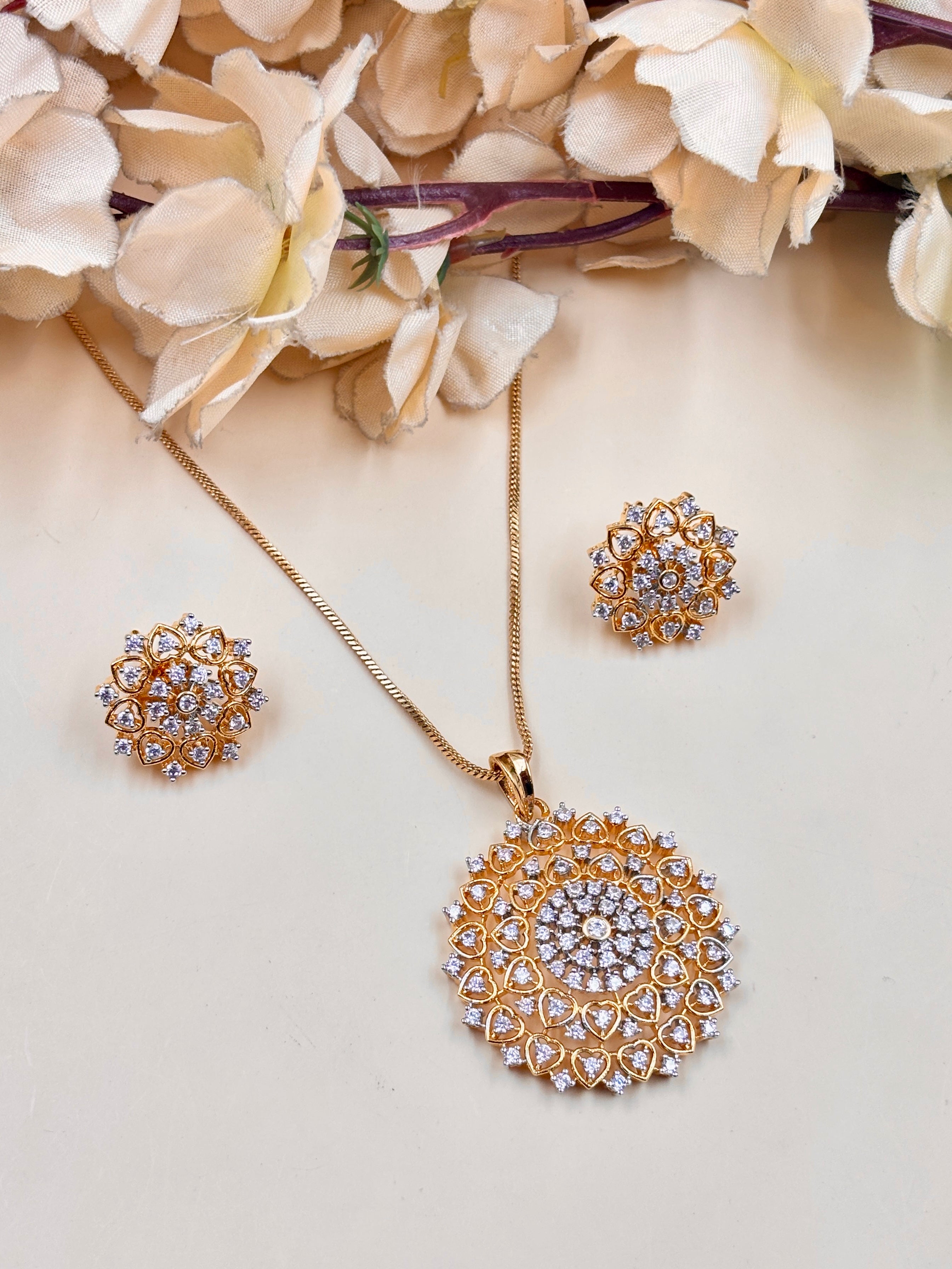 JEEVIKA PENDANT