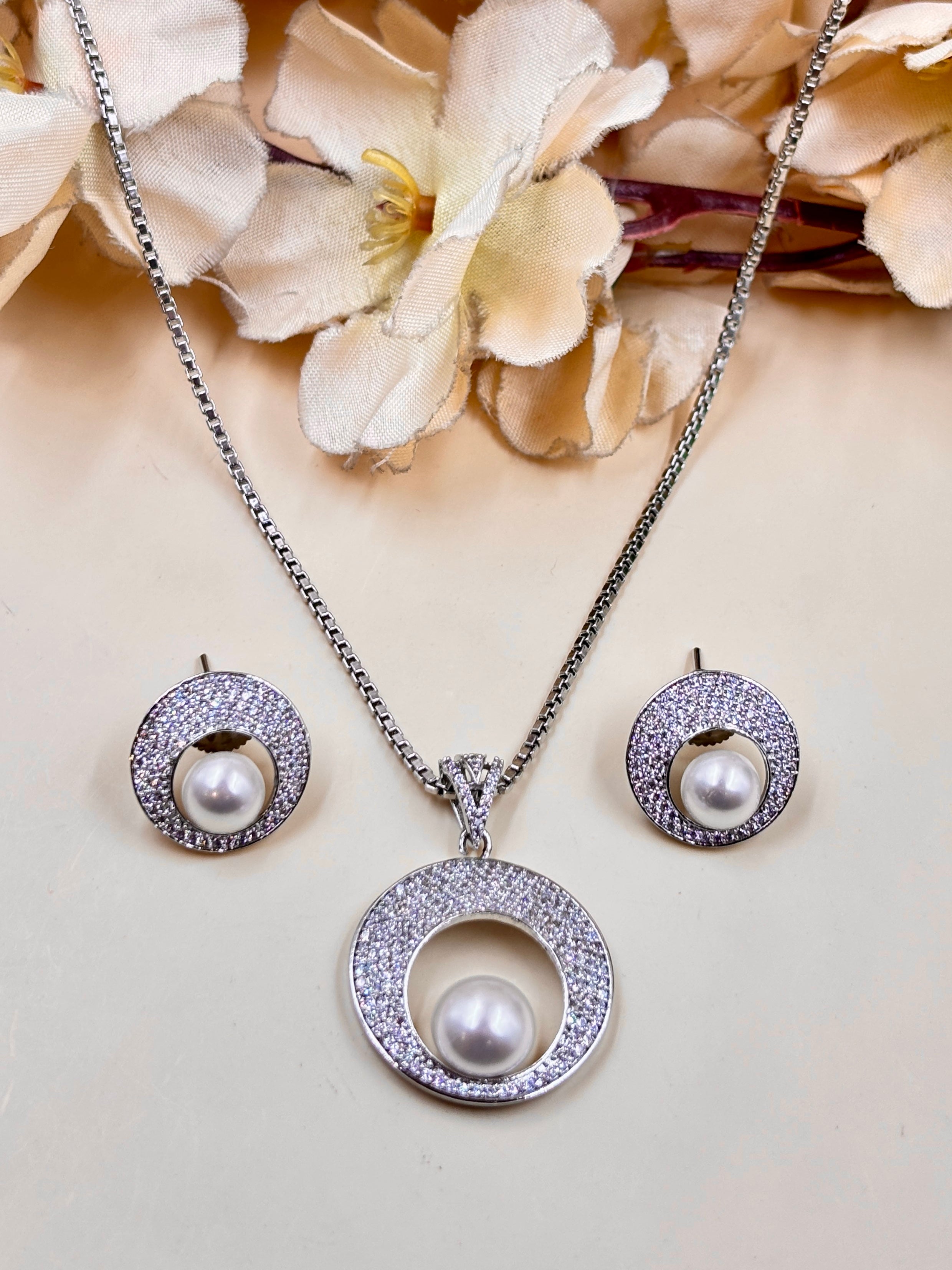FIZAA PENDANT