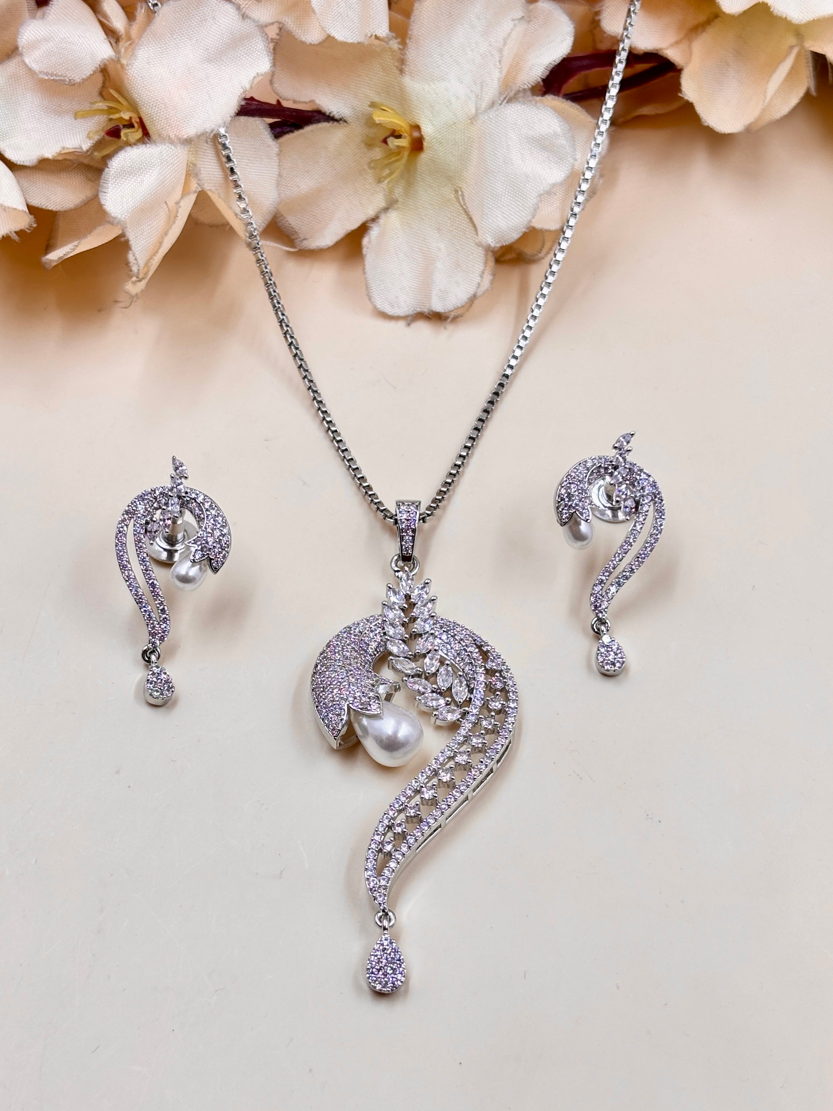 YASMIN PENDANT