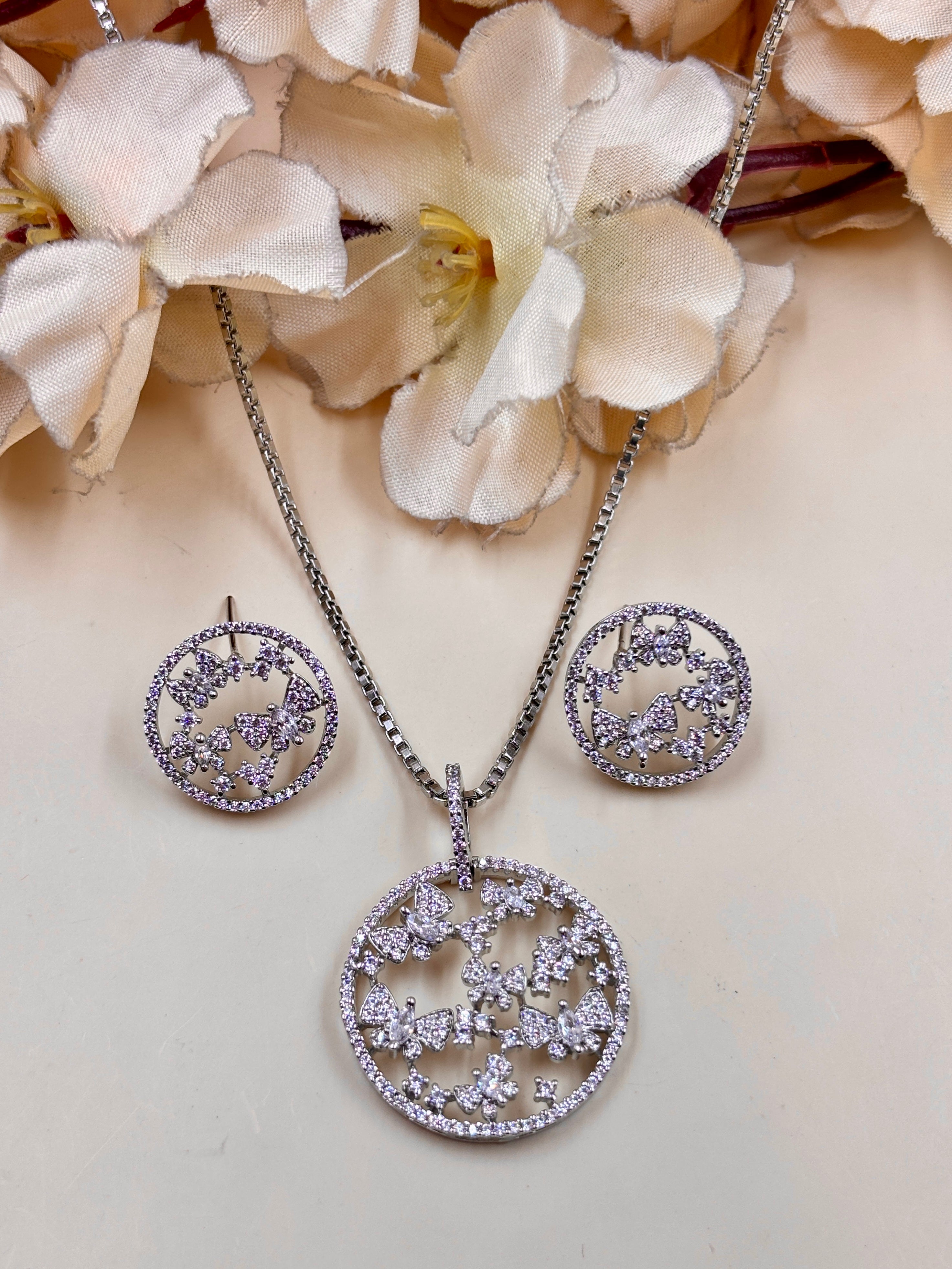 FARAH PENDANT