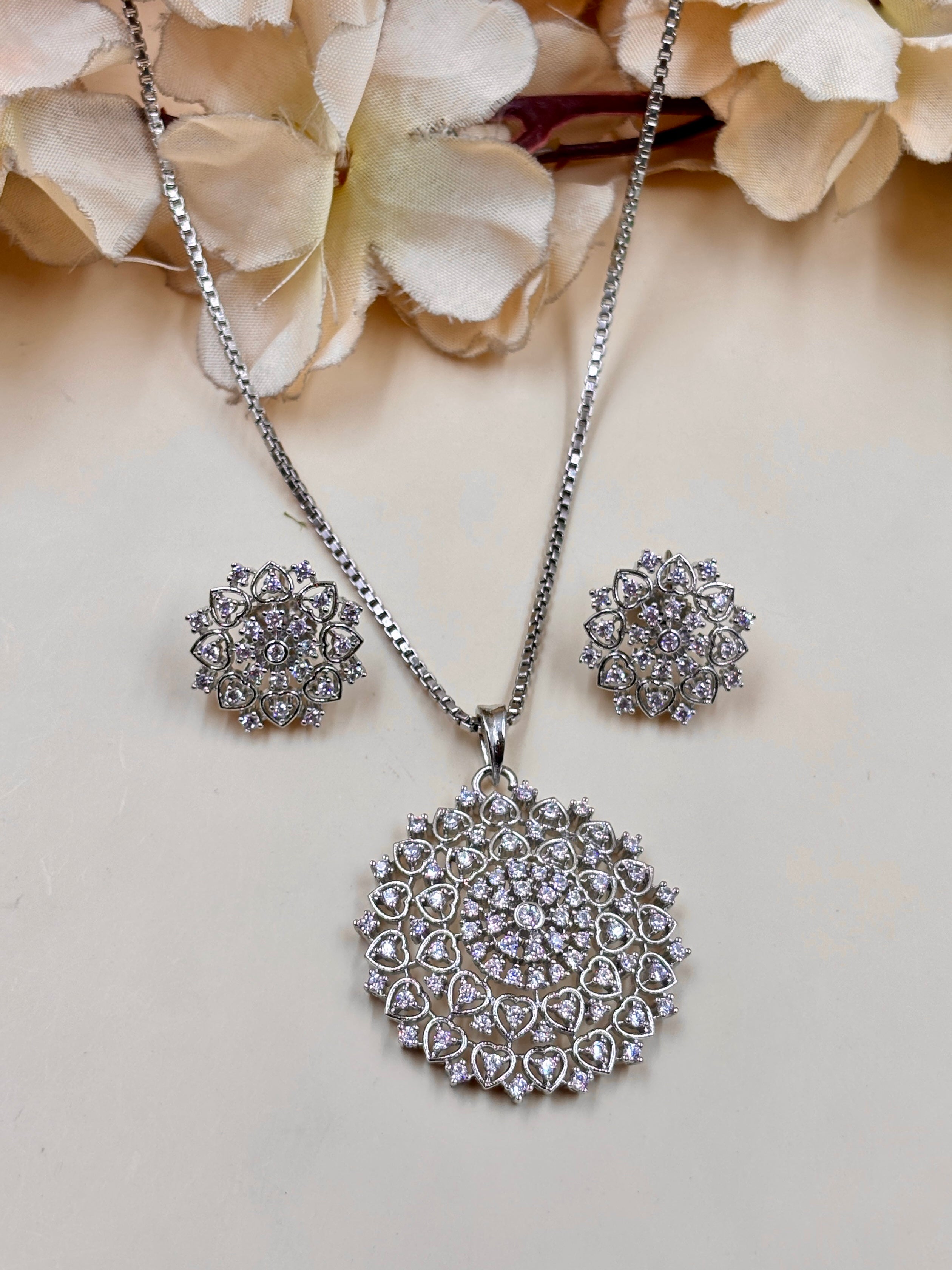 JEEVIKA PENDANT