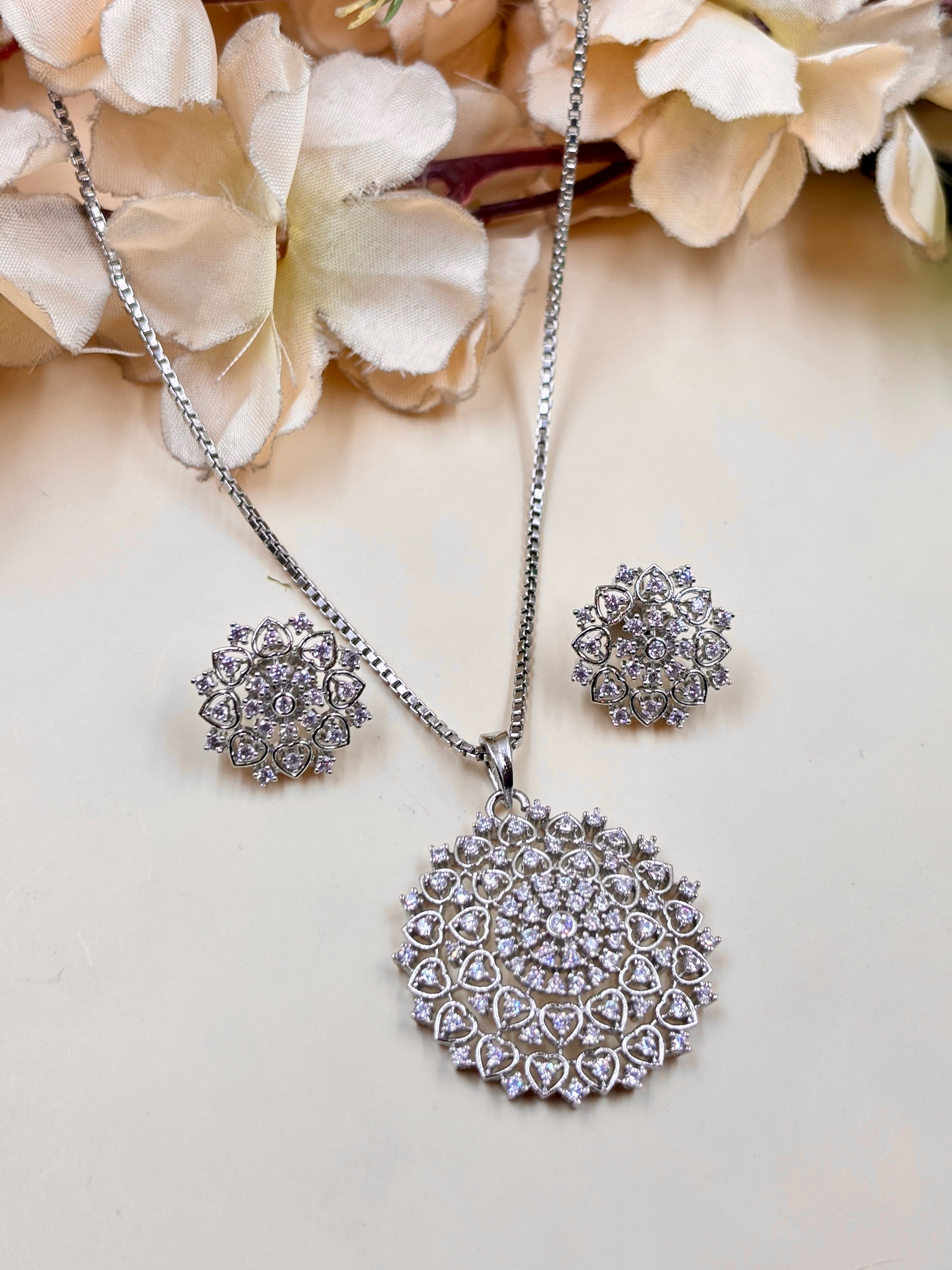 JEEVIKA PENDANT