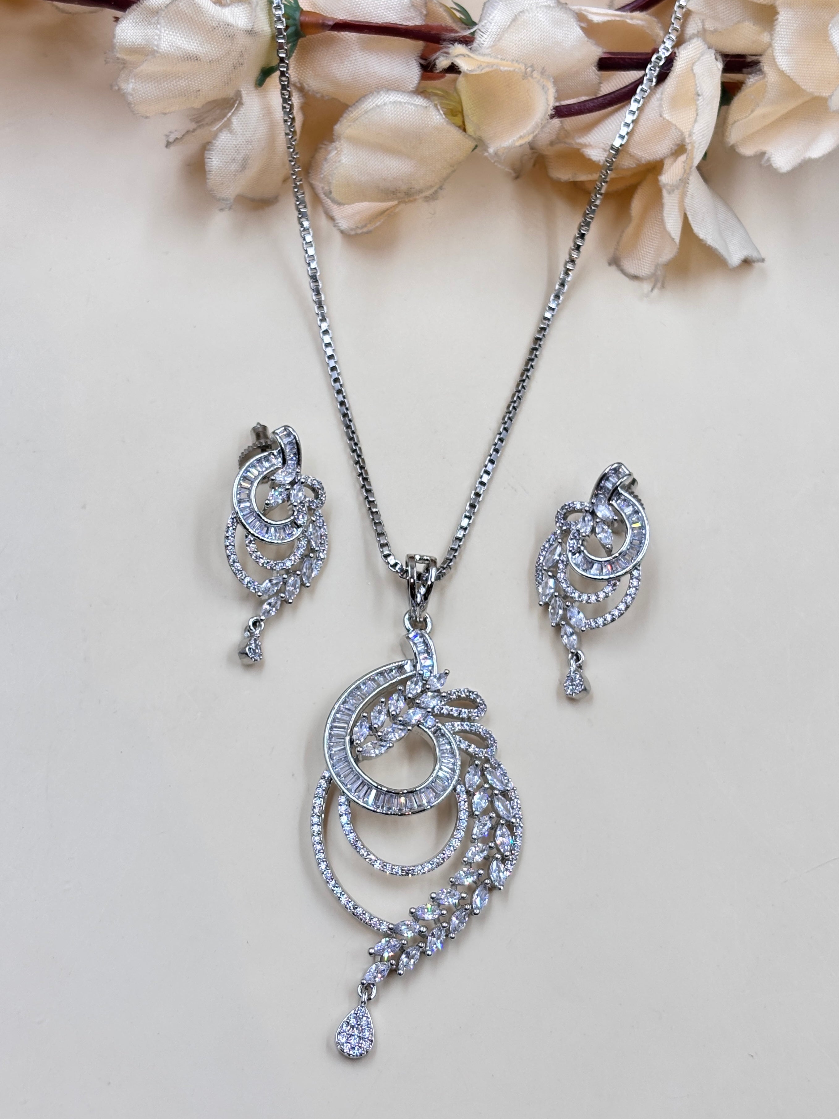 ANJU PENDANT