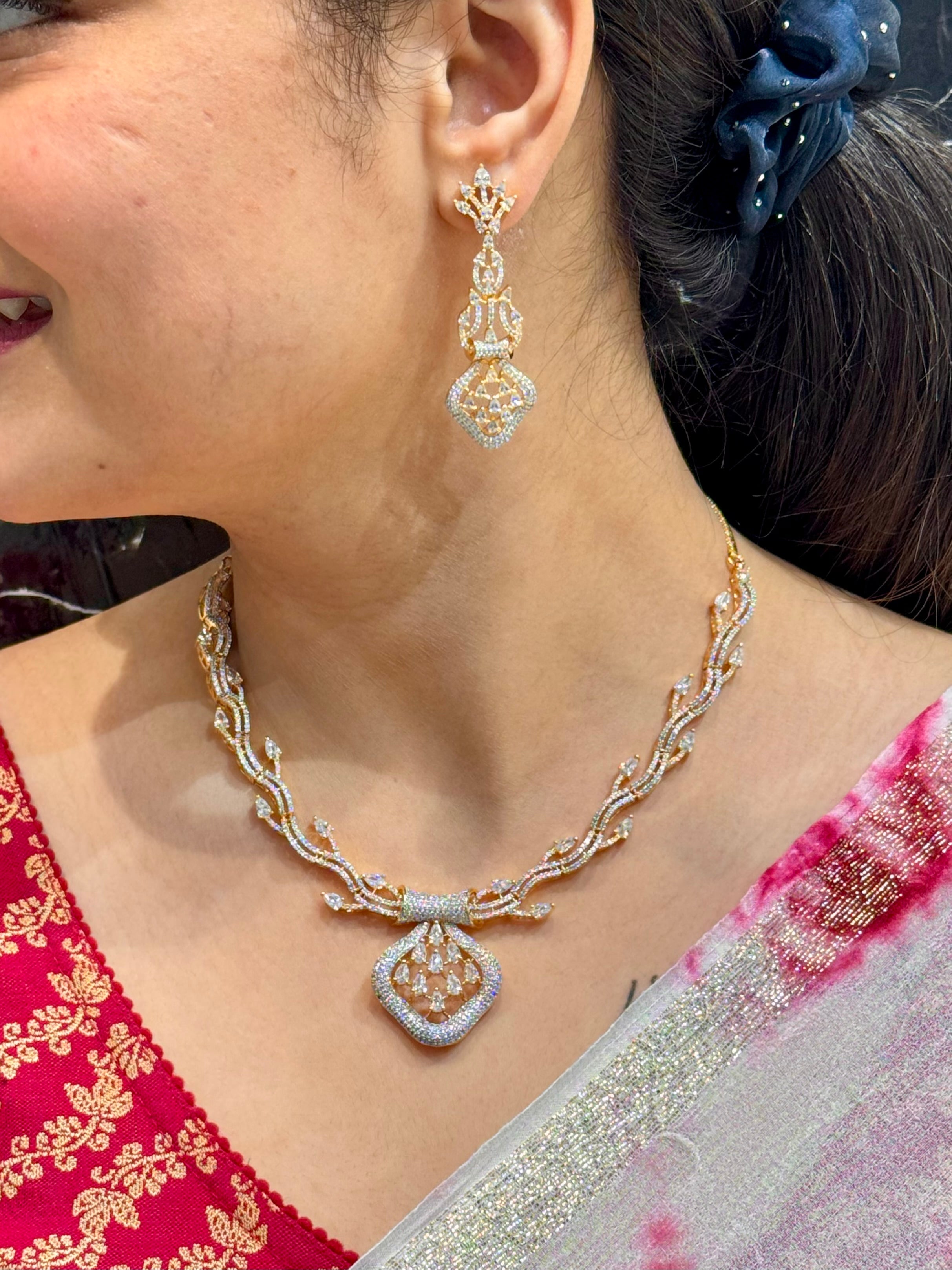 YUVIKA NECKLACE