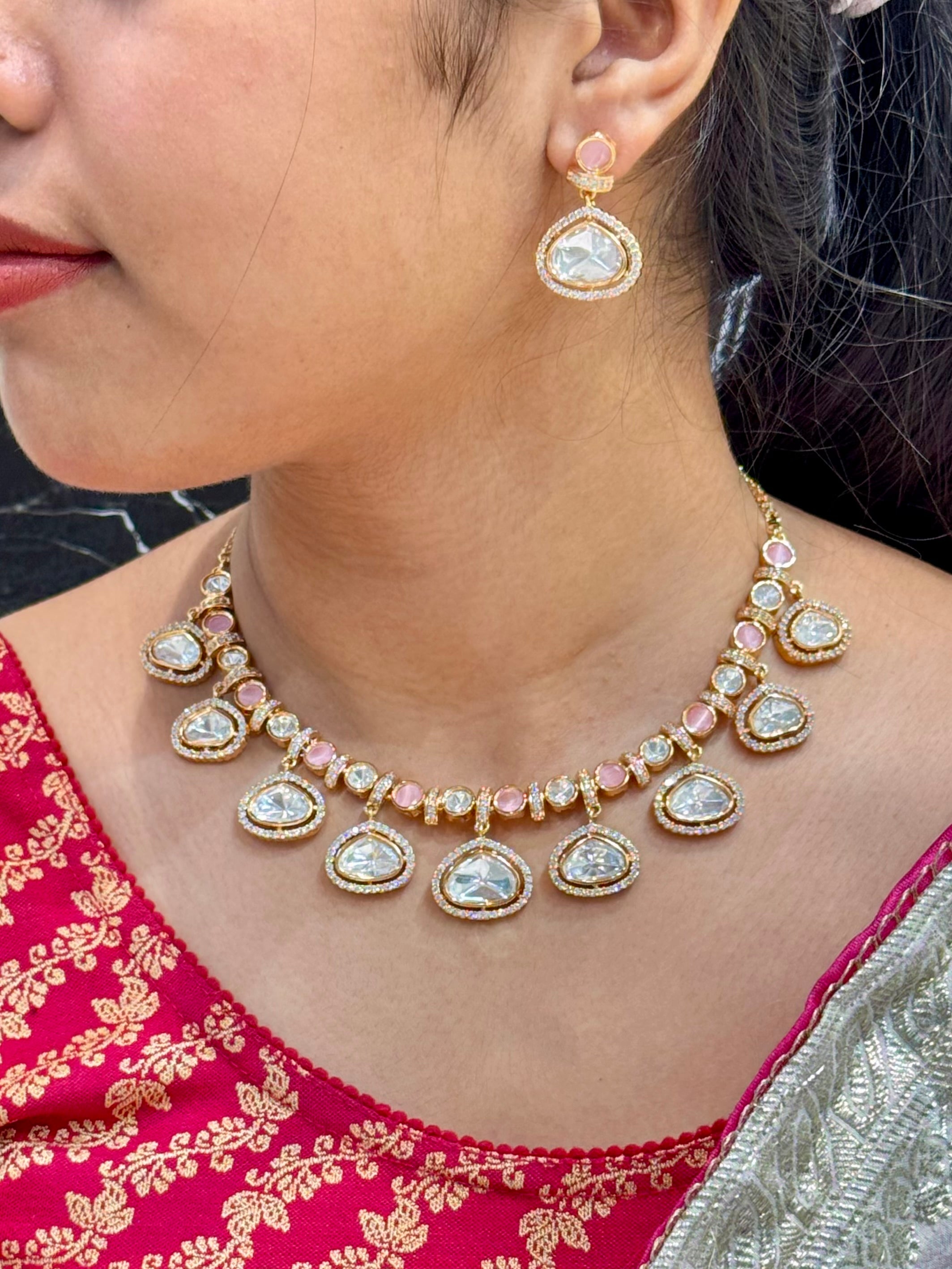 YASHNA NECKLACE