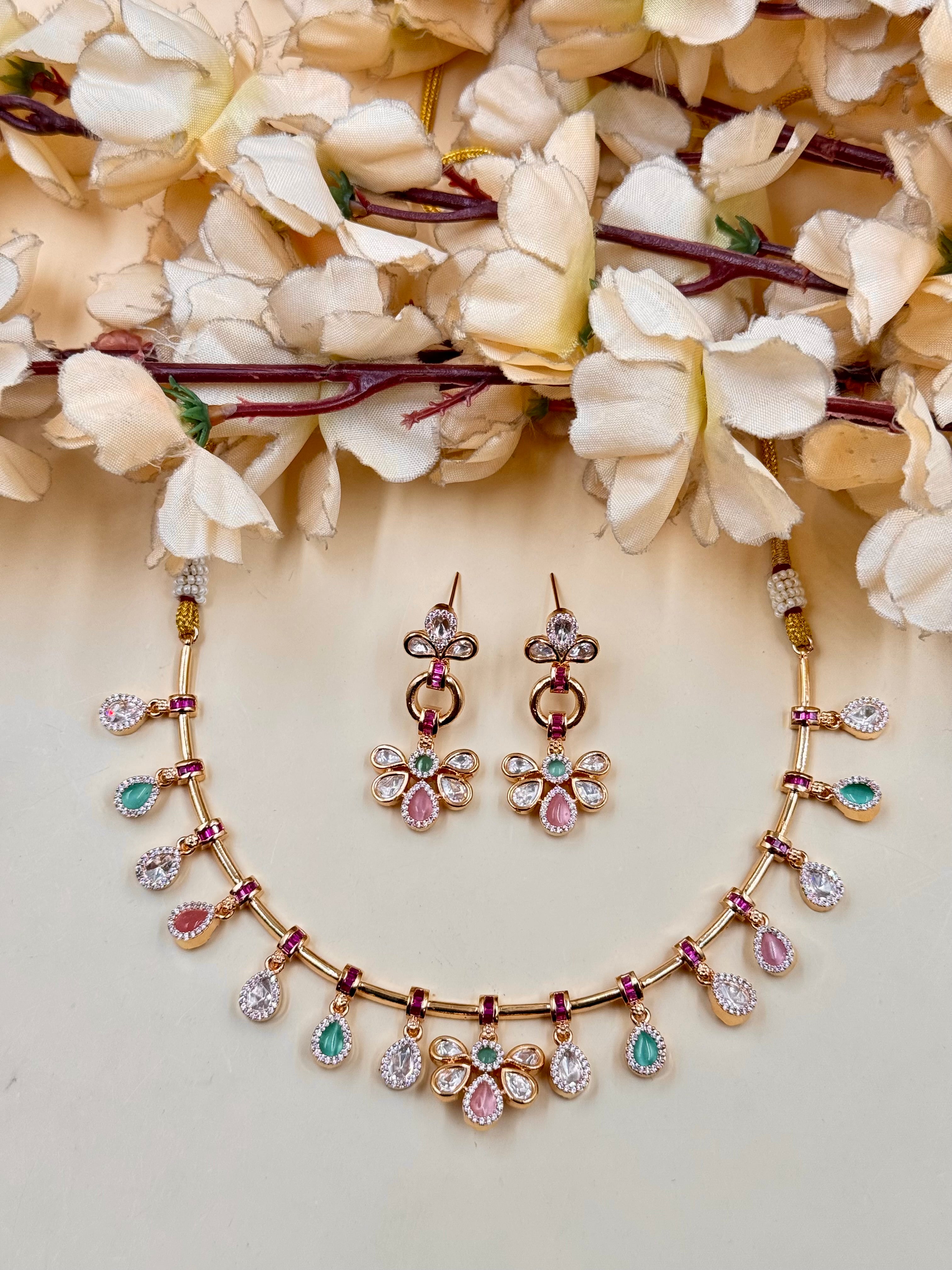 ZENIA NECKLACE
