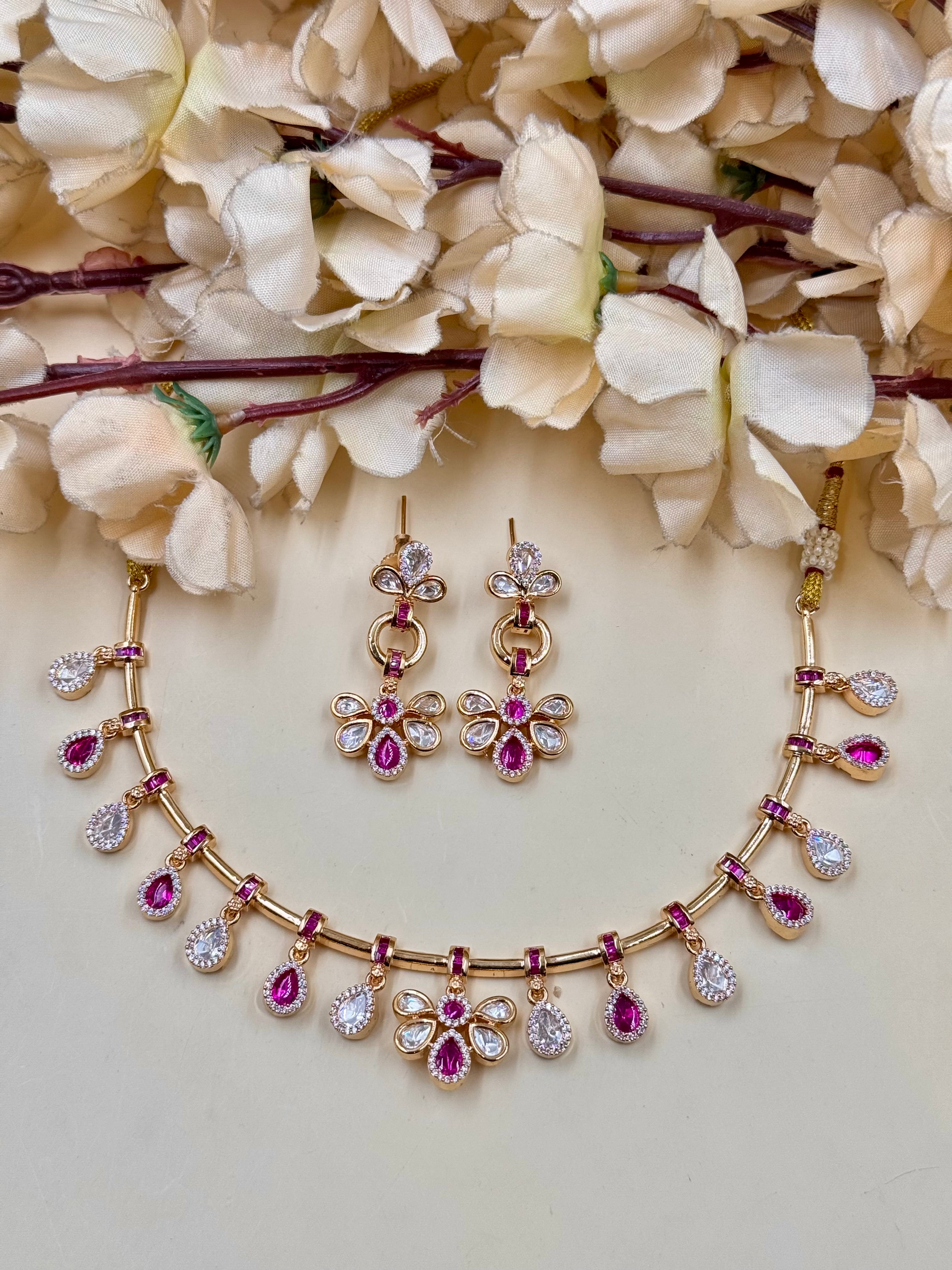 ZENIA NECKLACE