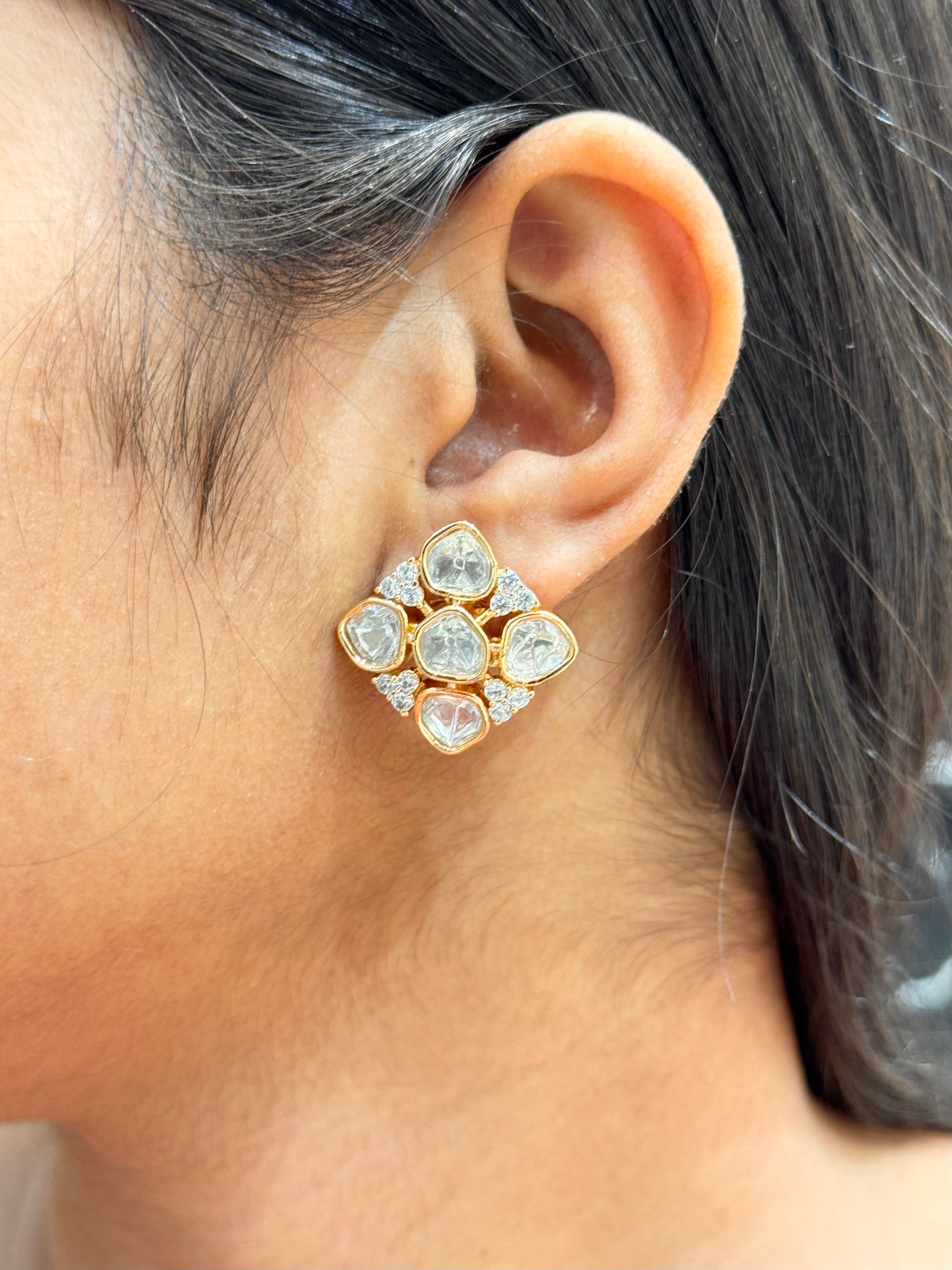 RUHI EARRING