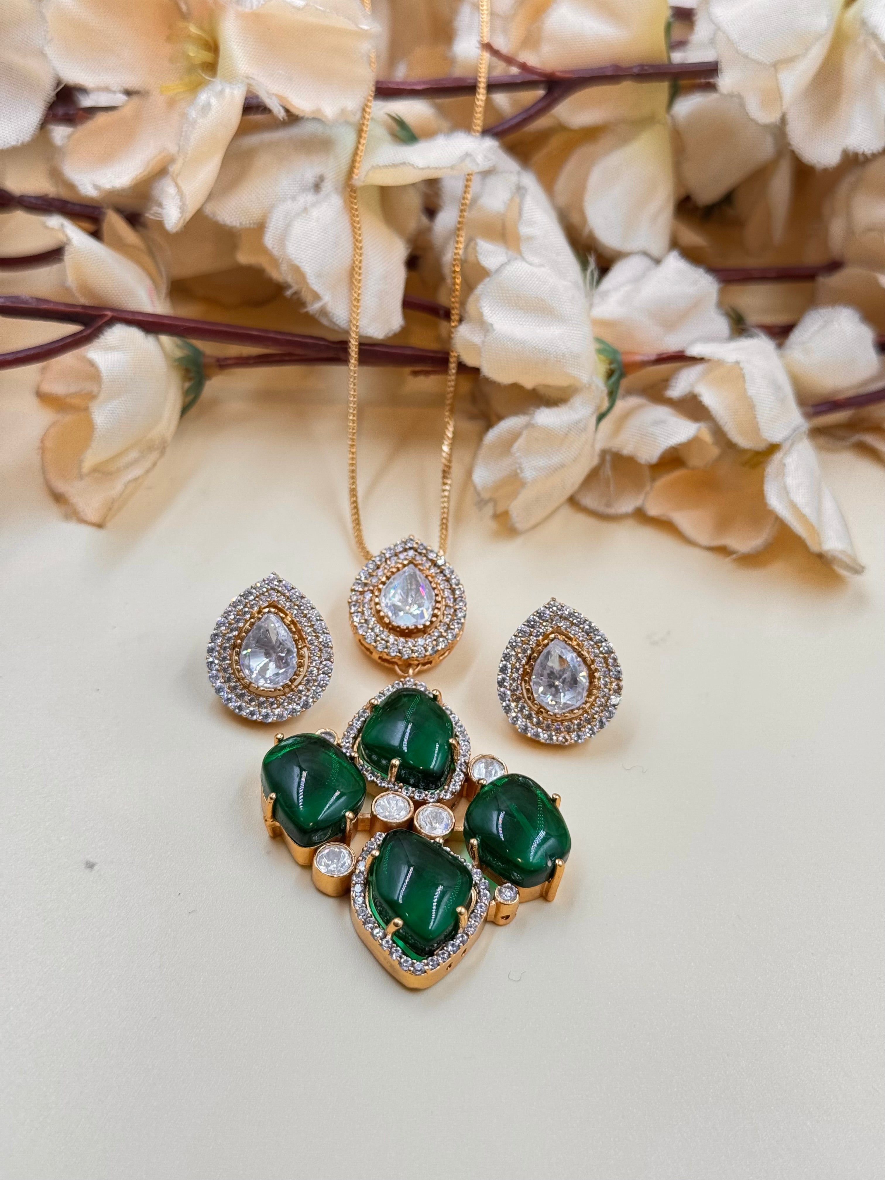 URVASHI PENDANT