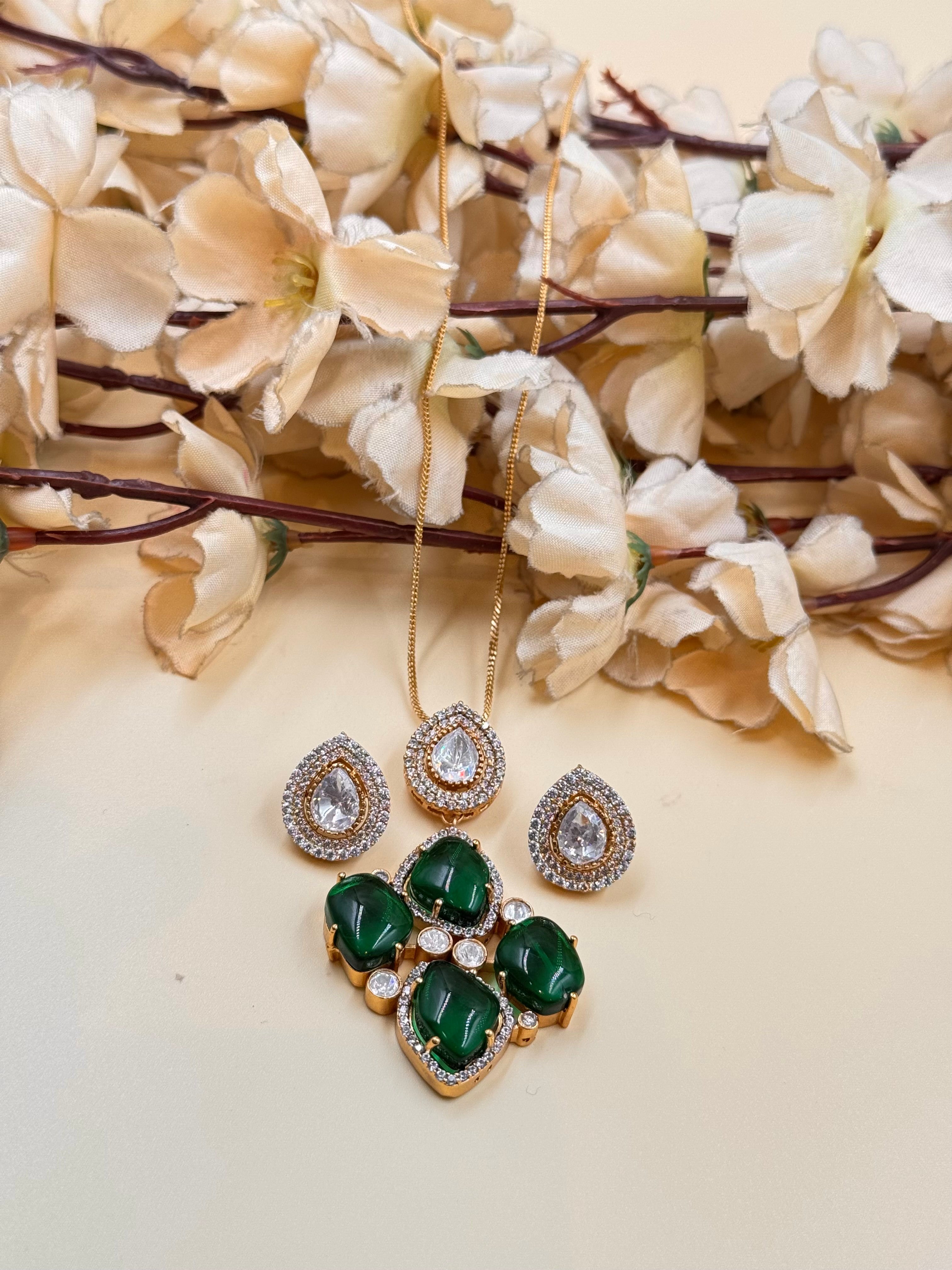URVASHI PENDANT