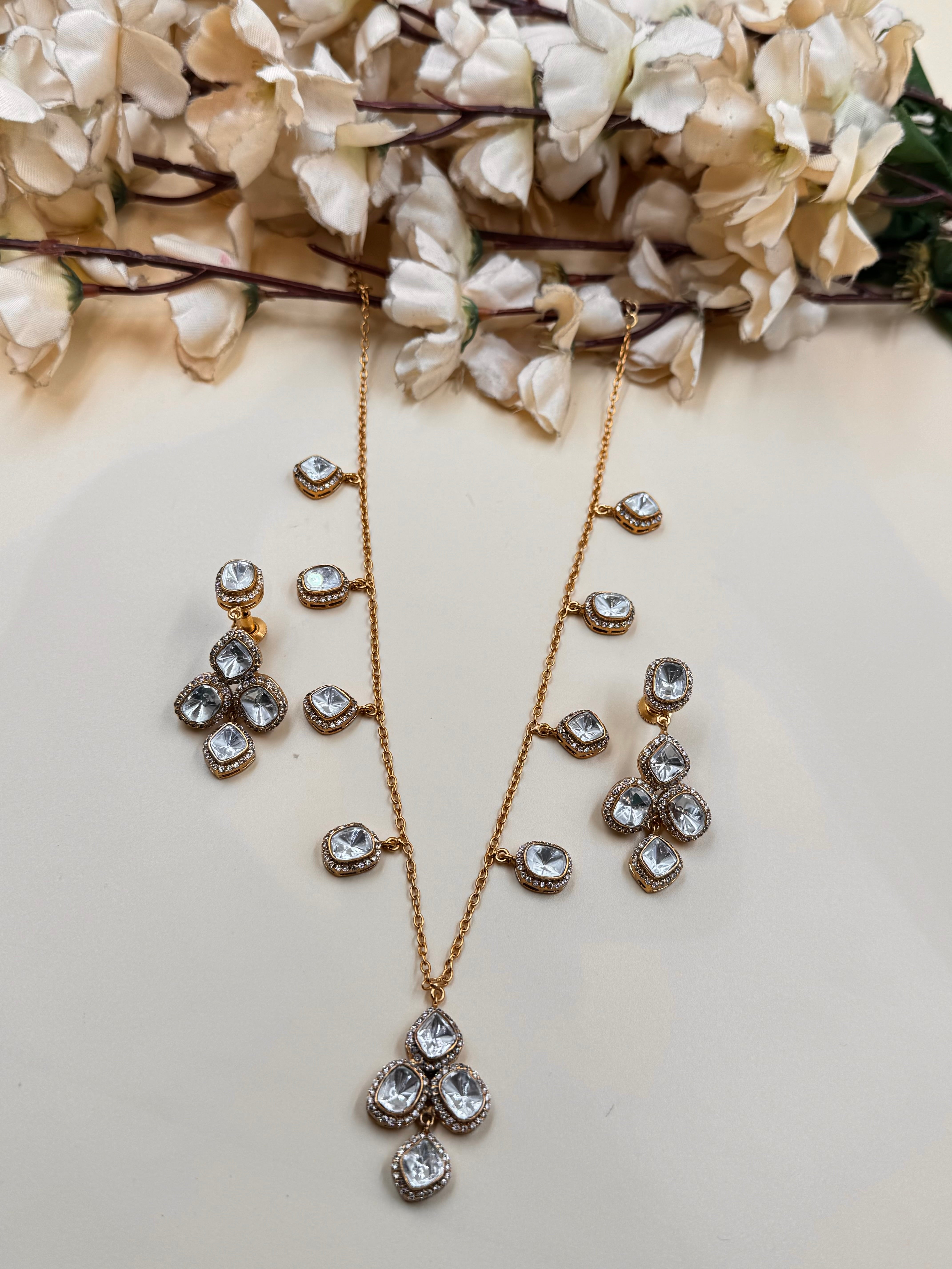 MARY PENDANT