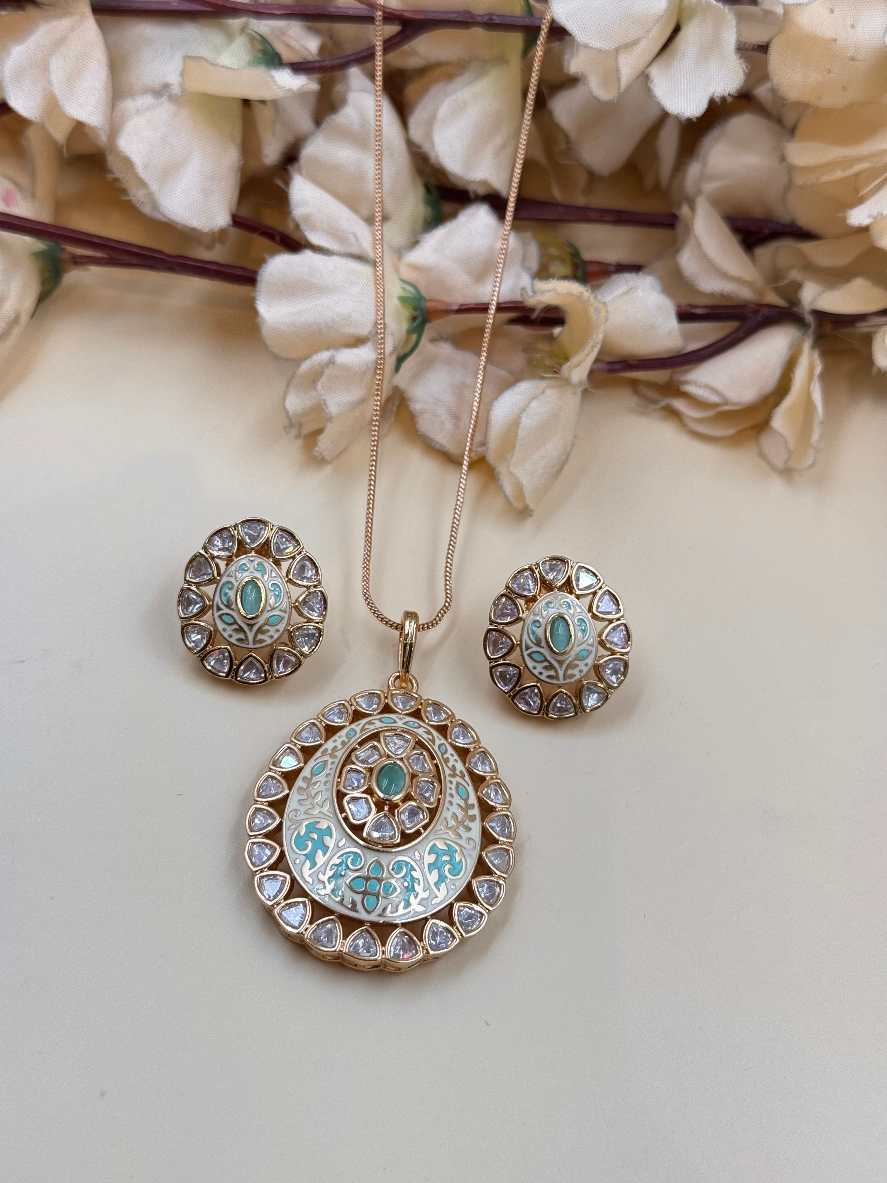 AASHI PENDANT