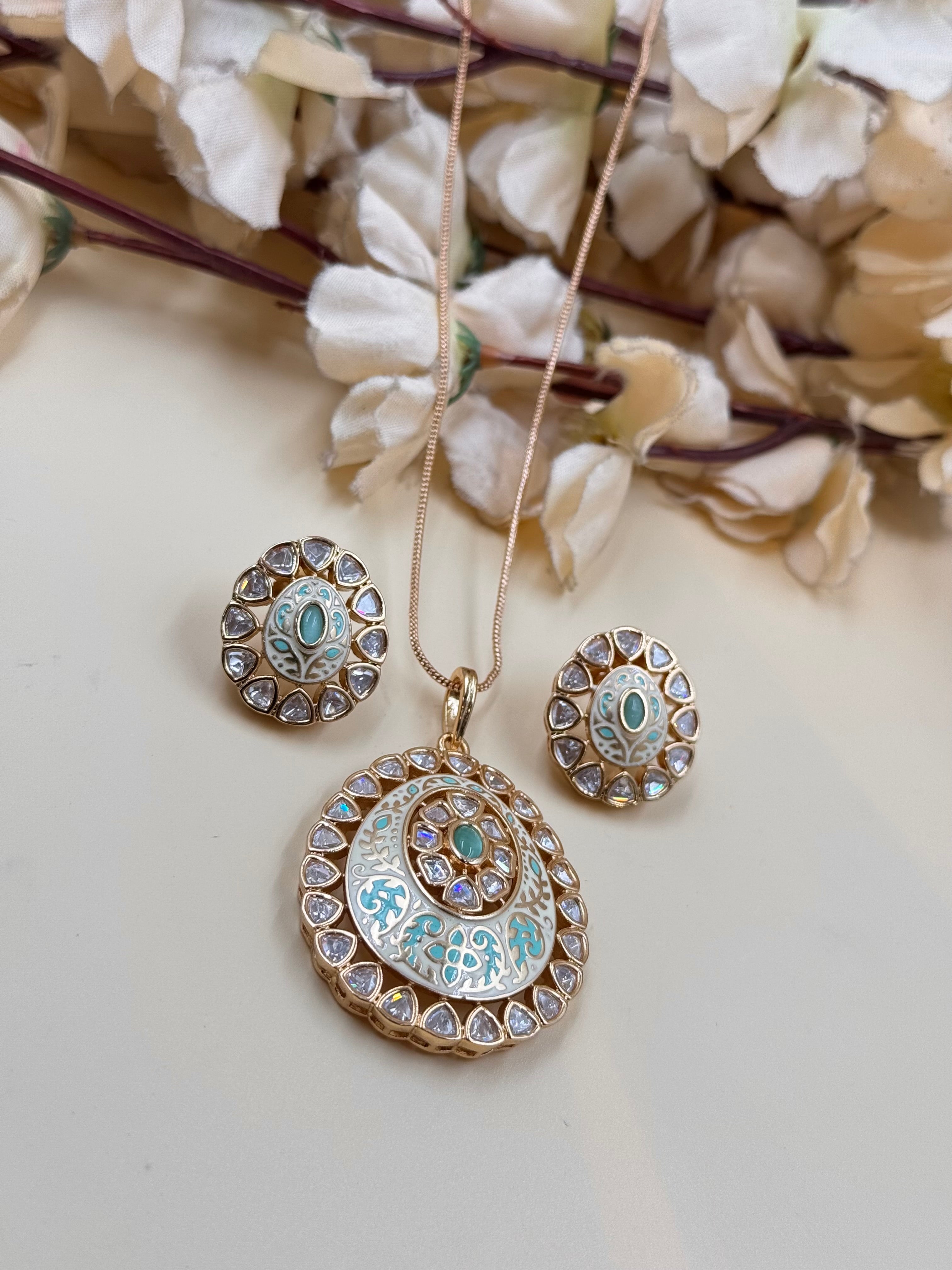 AASHI PENDANT