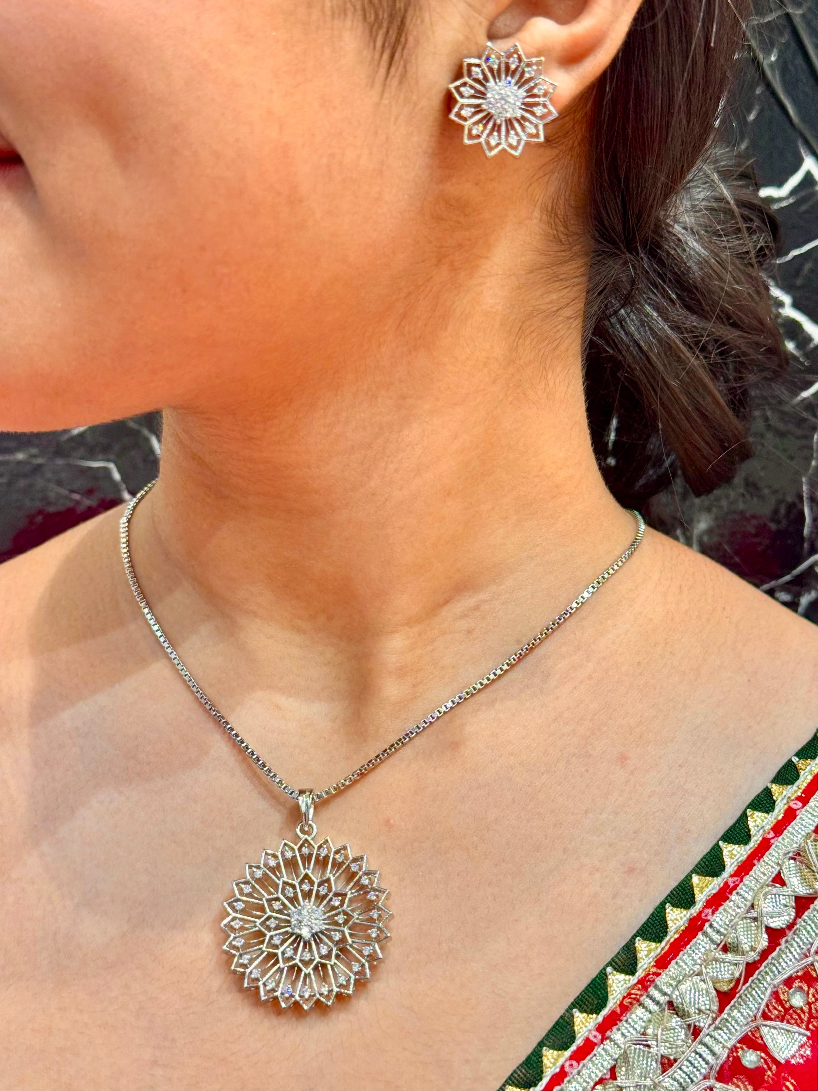 SAVYA PENDANT