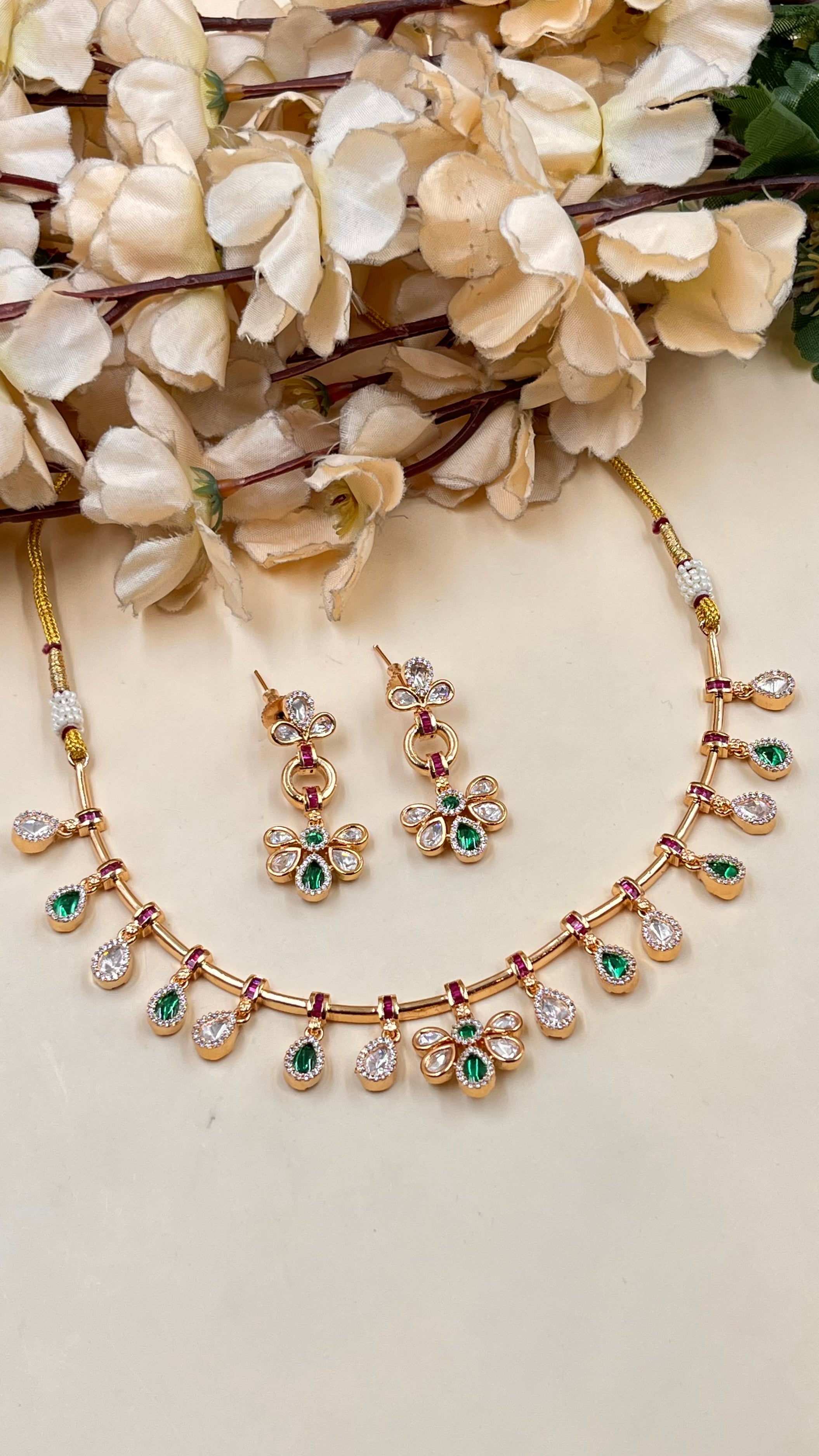ZENIA NECKLACE