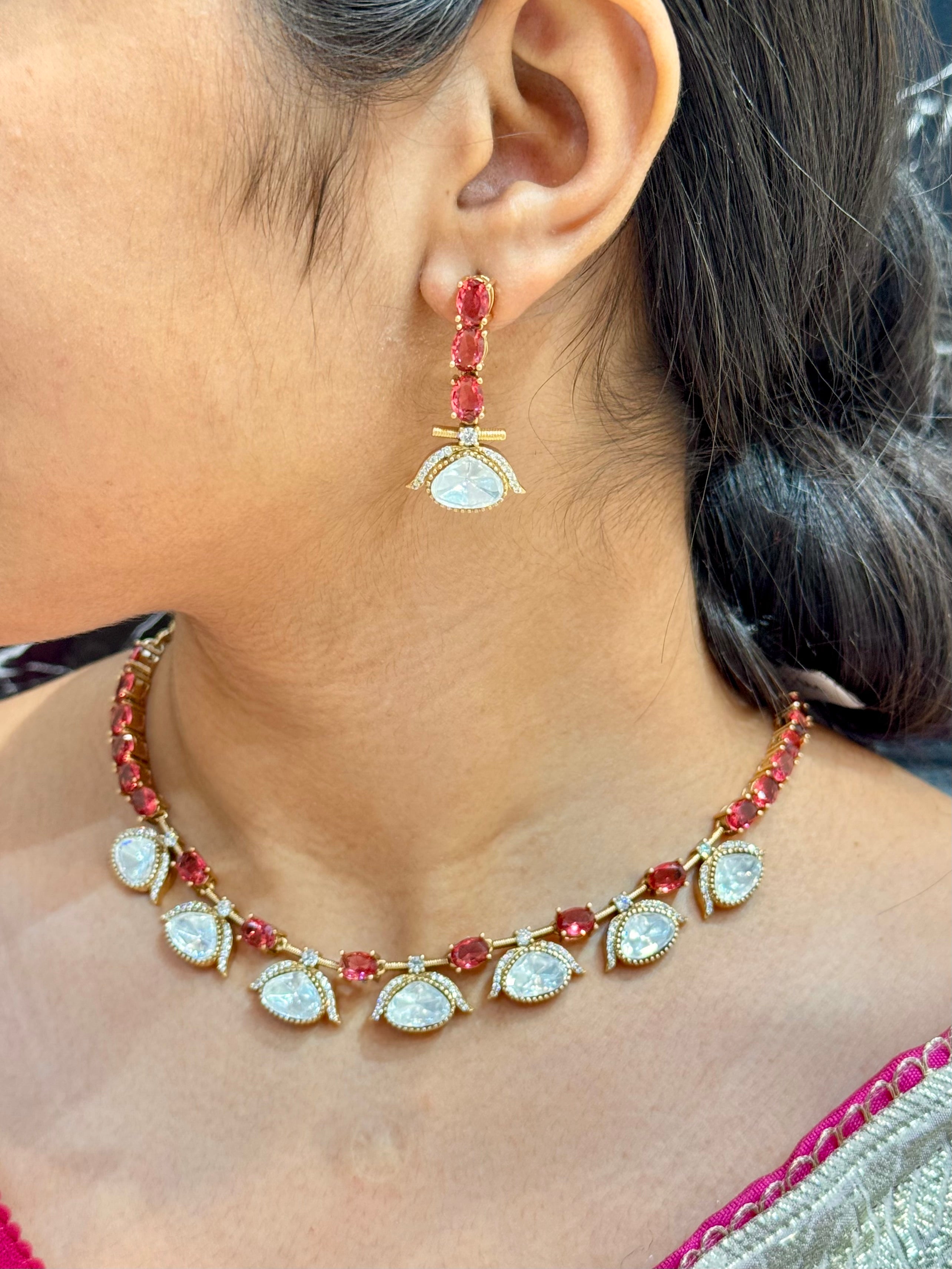 REEVA NECKLACE