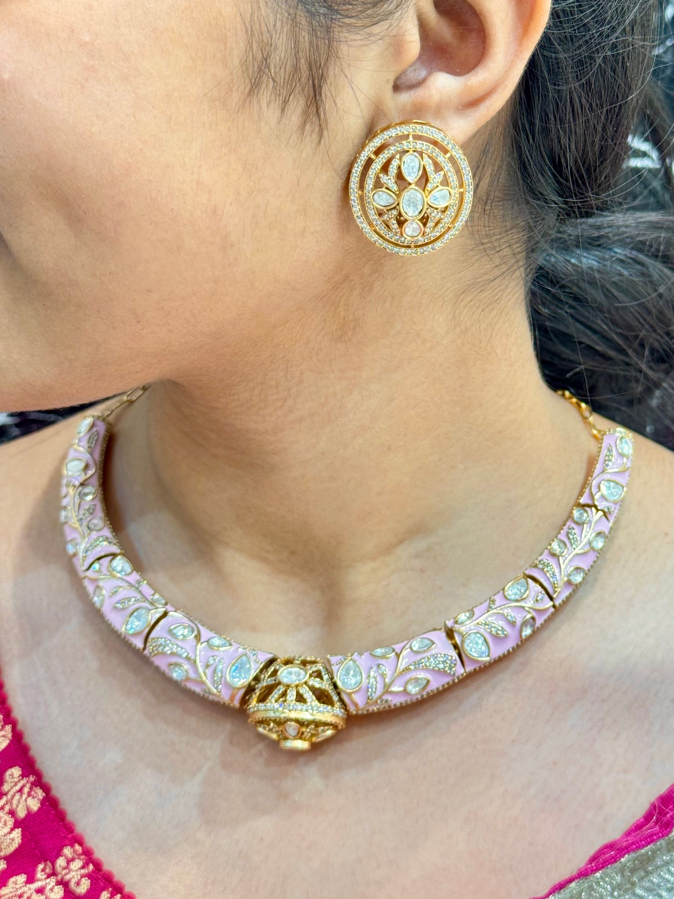 KRITI NECKLACE