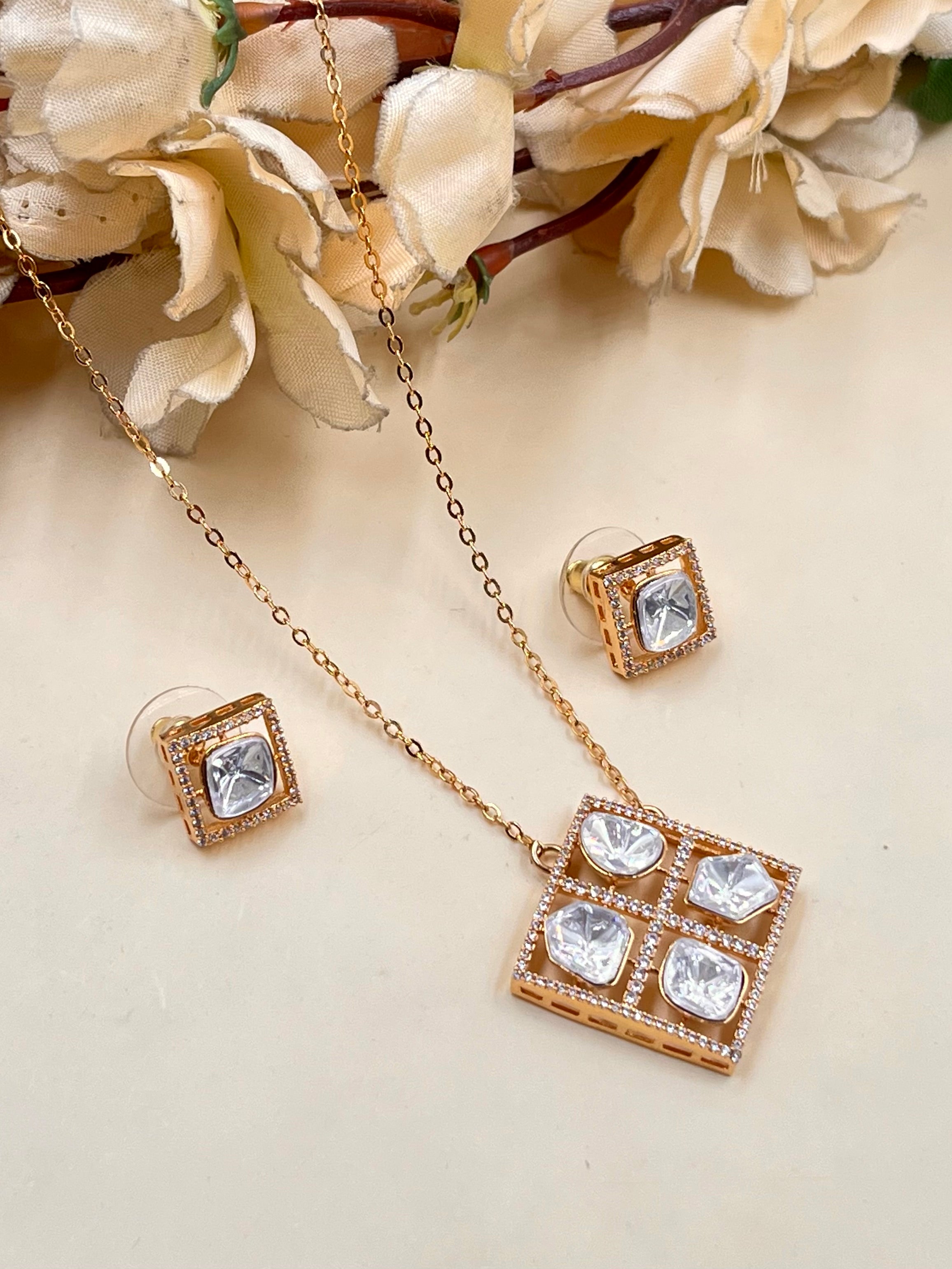 SATVI PENDANT