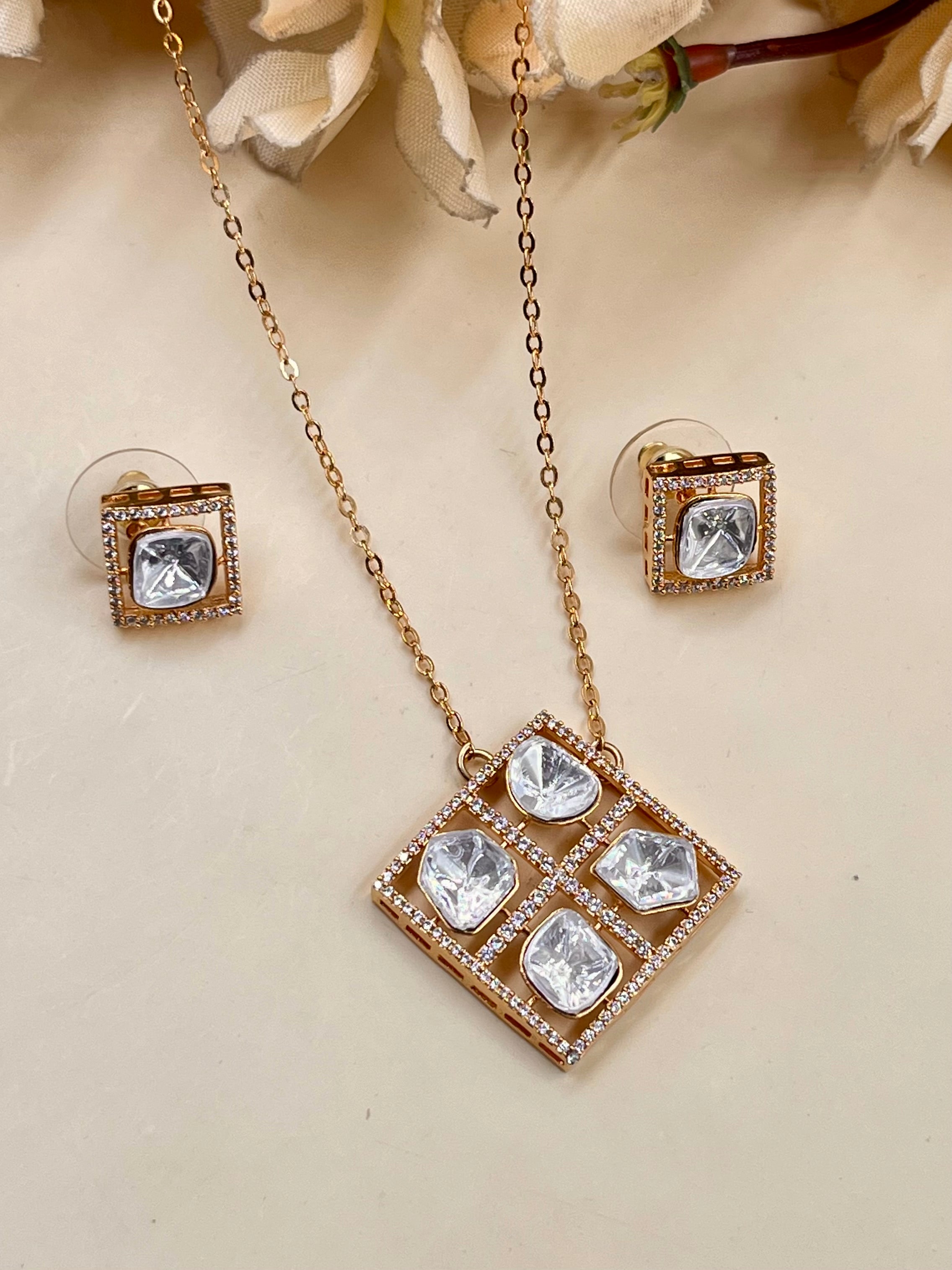 SATVI PENDANT