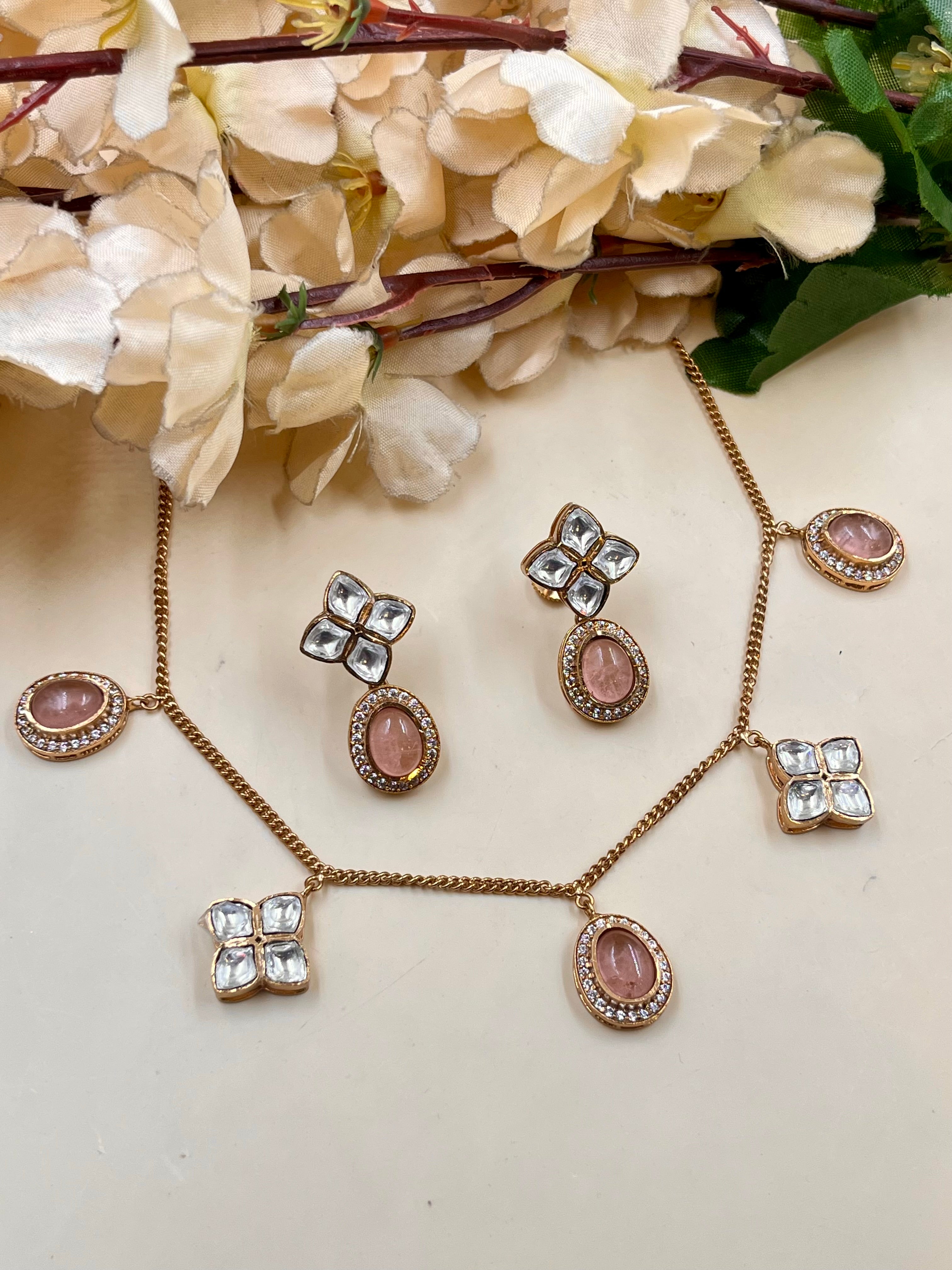 LEENA PENDANT