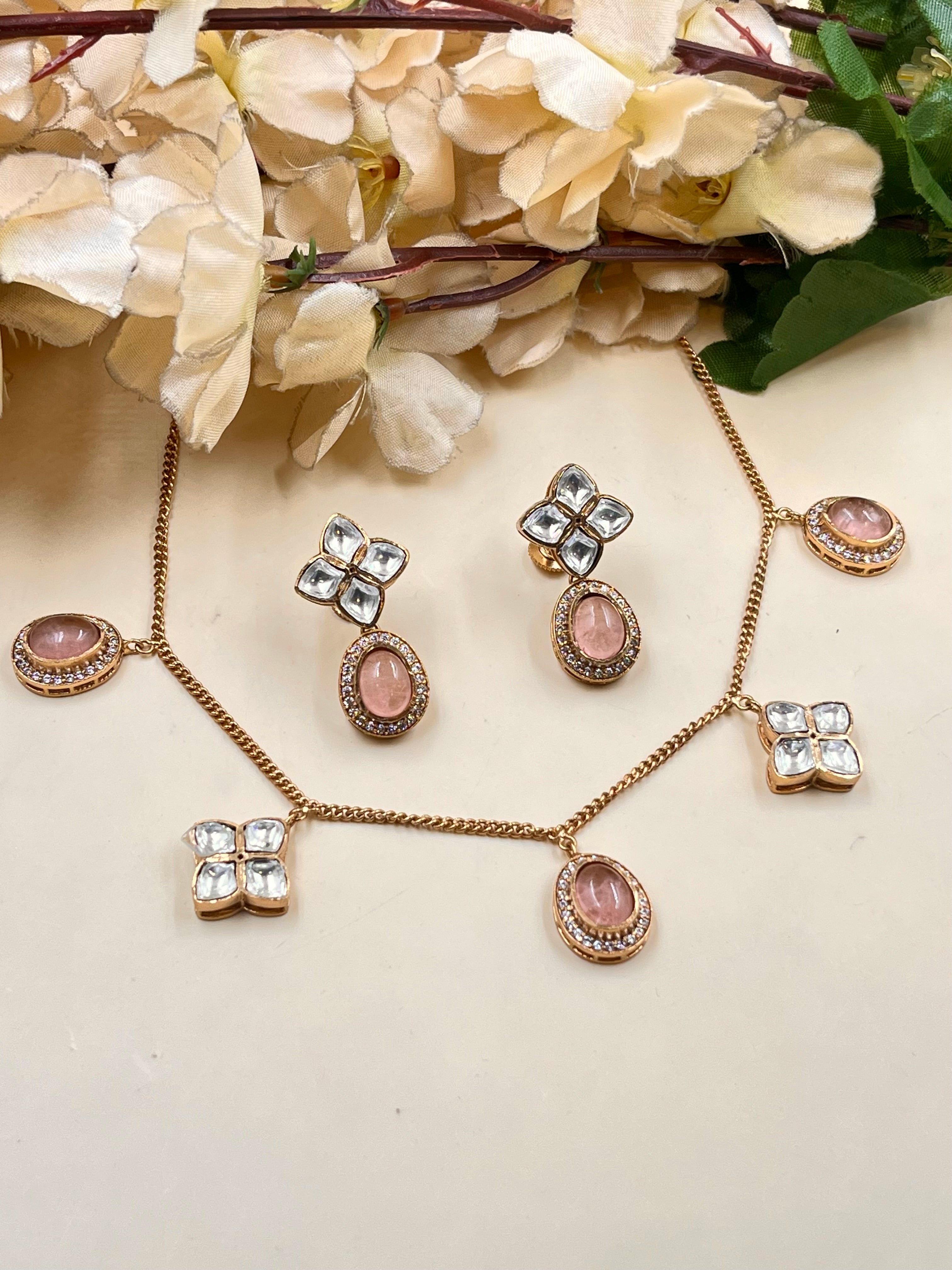 LEENA PENDANT
