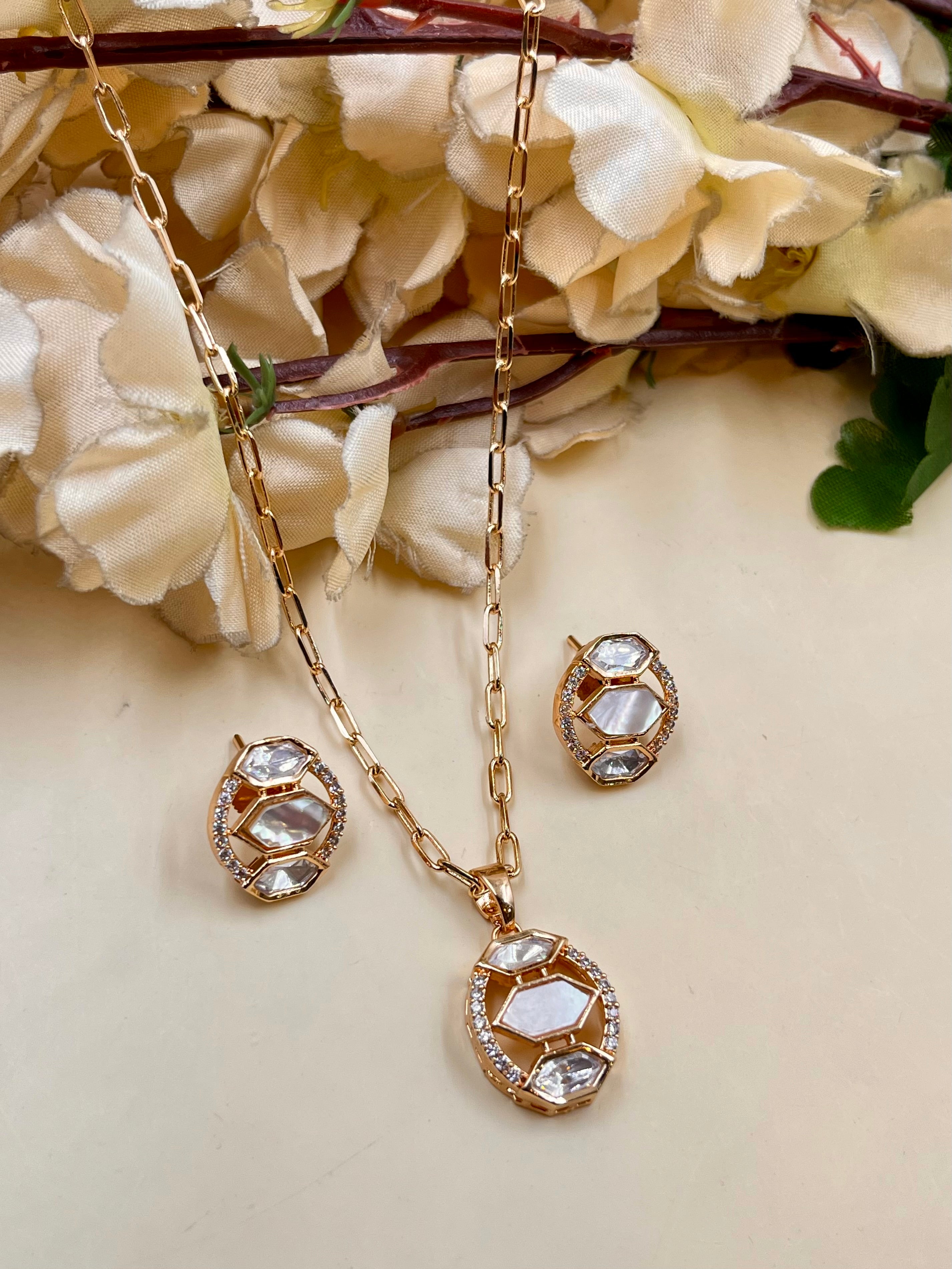 VEDA PENDANT