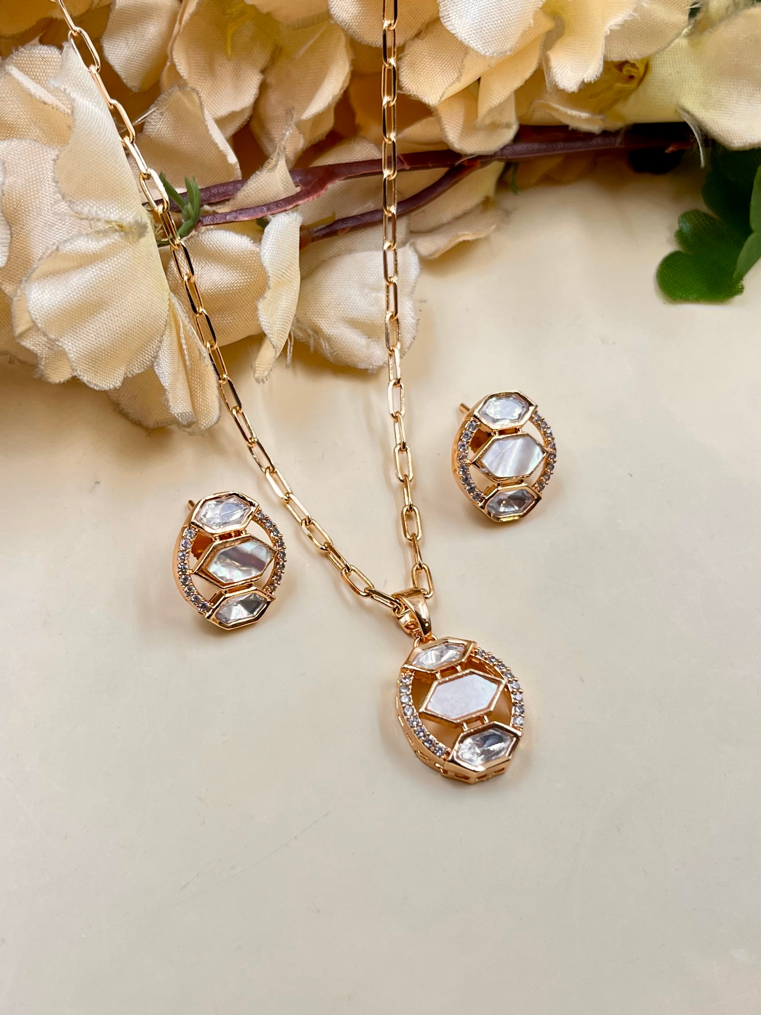 VEDA PENDANT