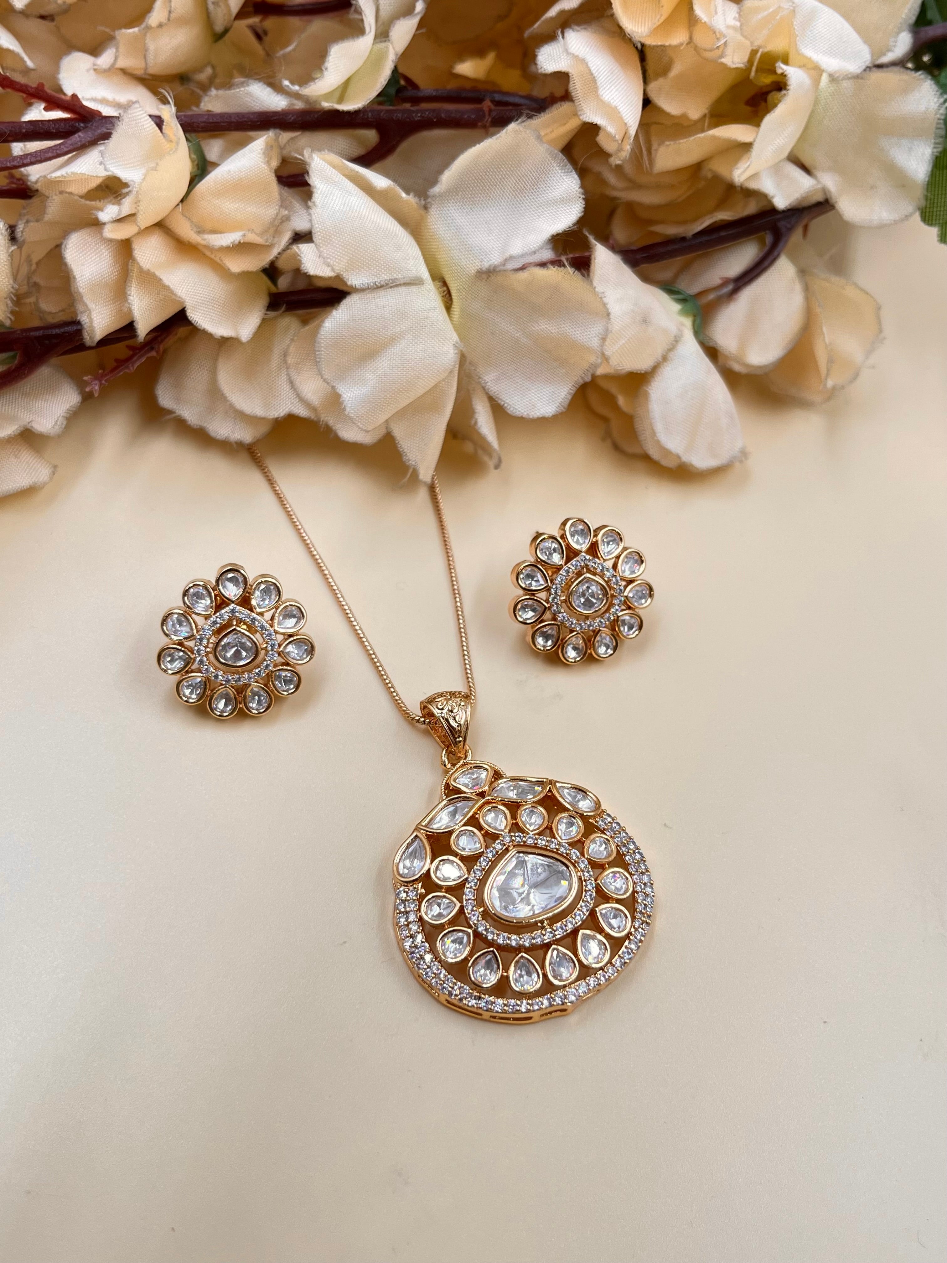 ZURI PENDANT
