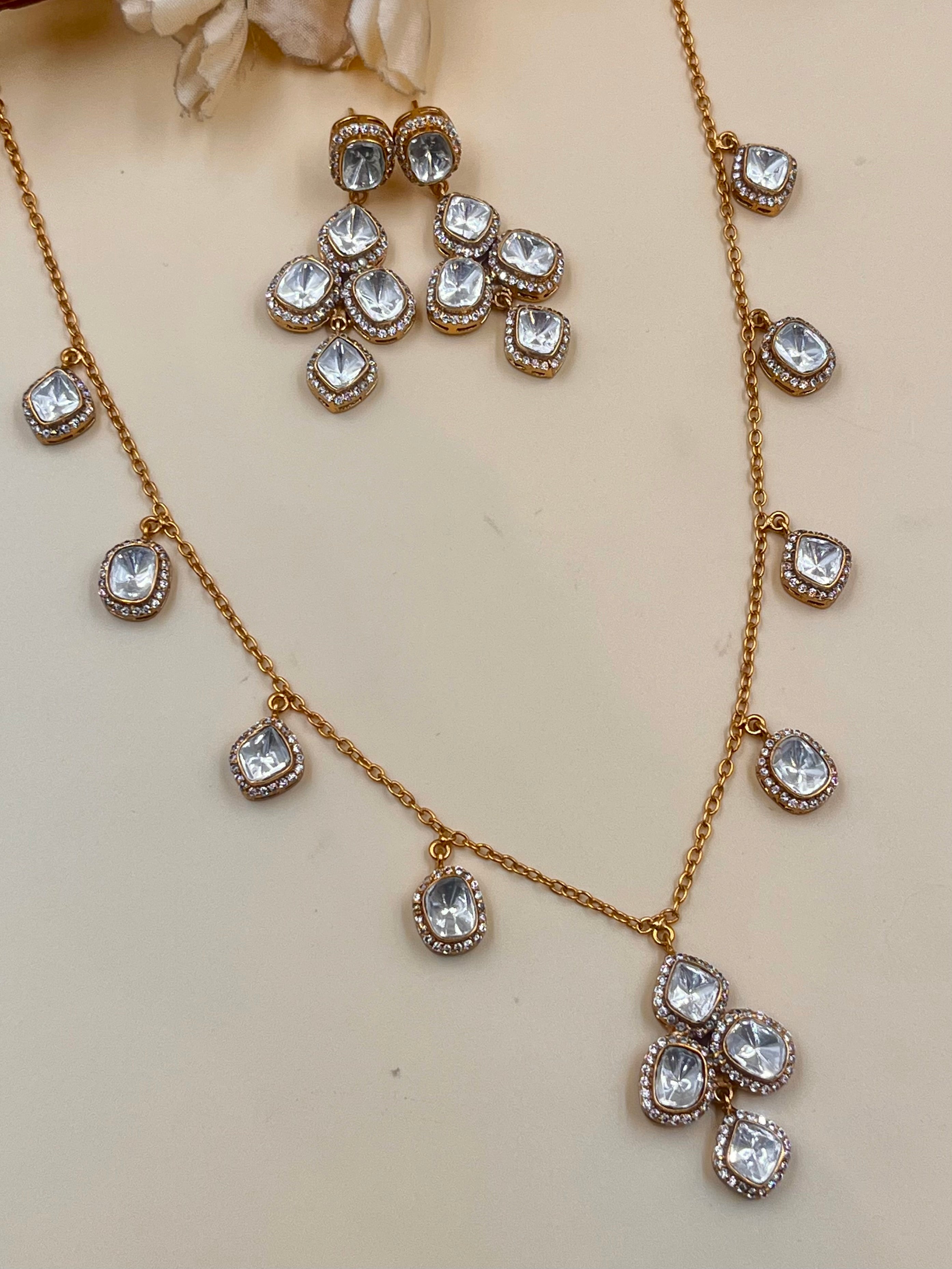 MARY PENDANT