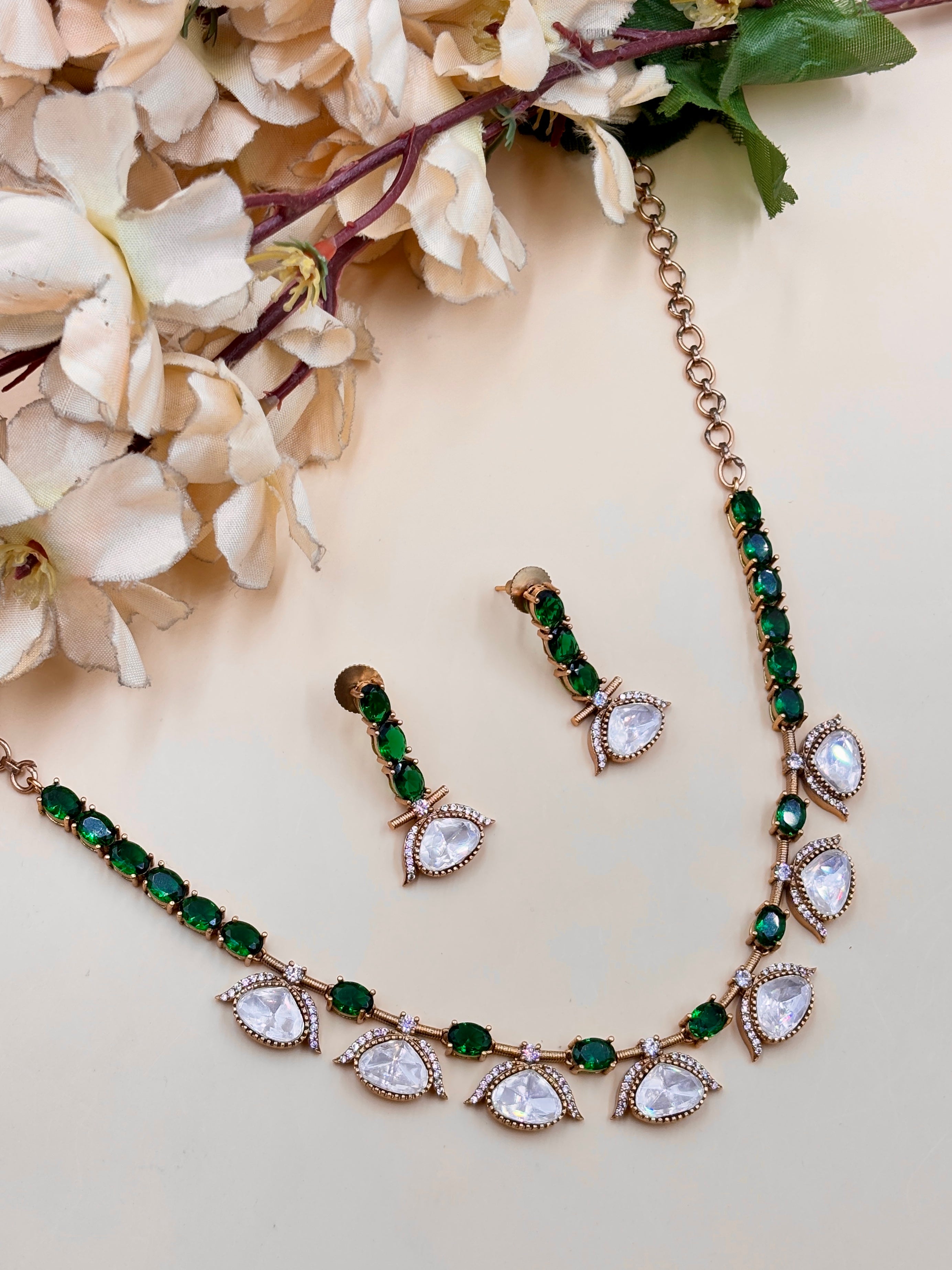 REEVA NECKLACE