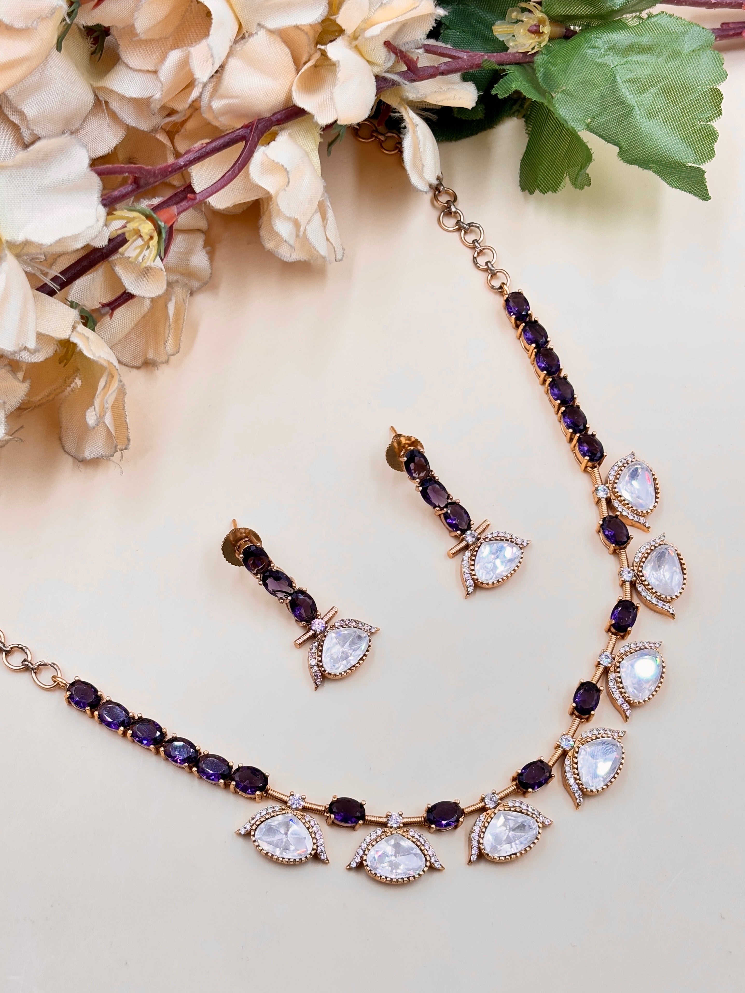 REEVA NECKLACE