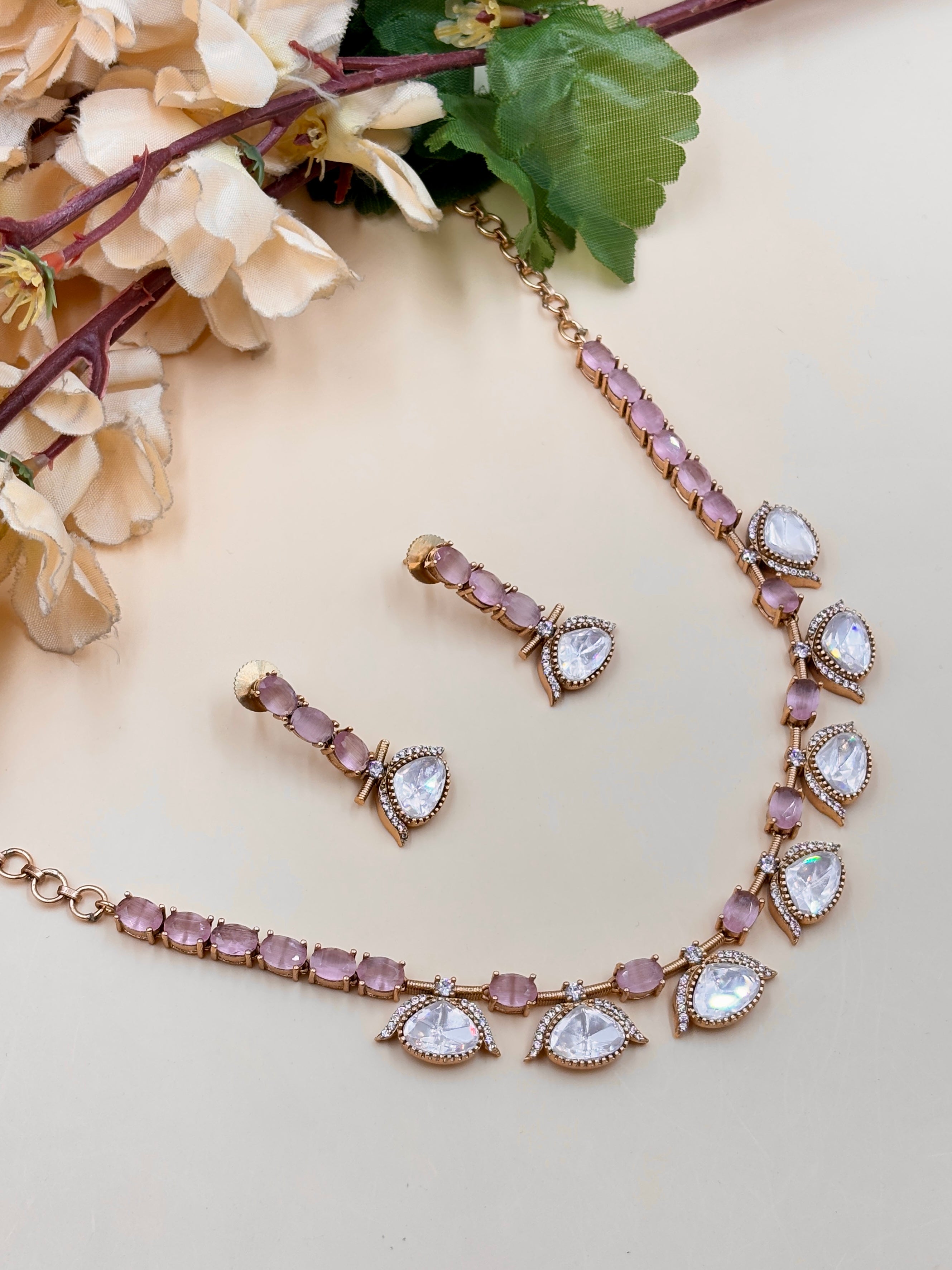 REEVA NECKLACE