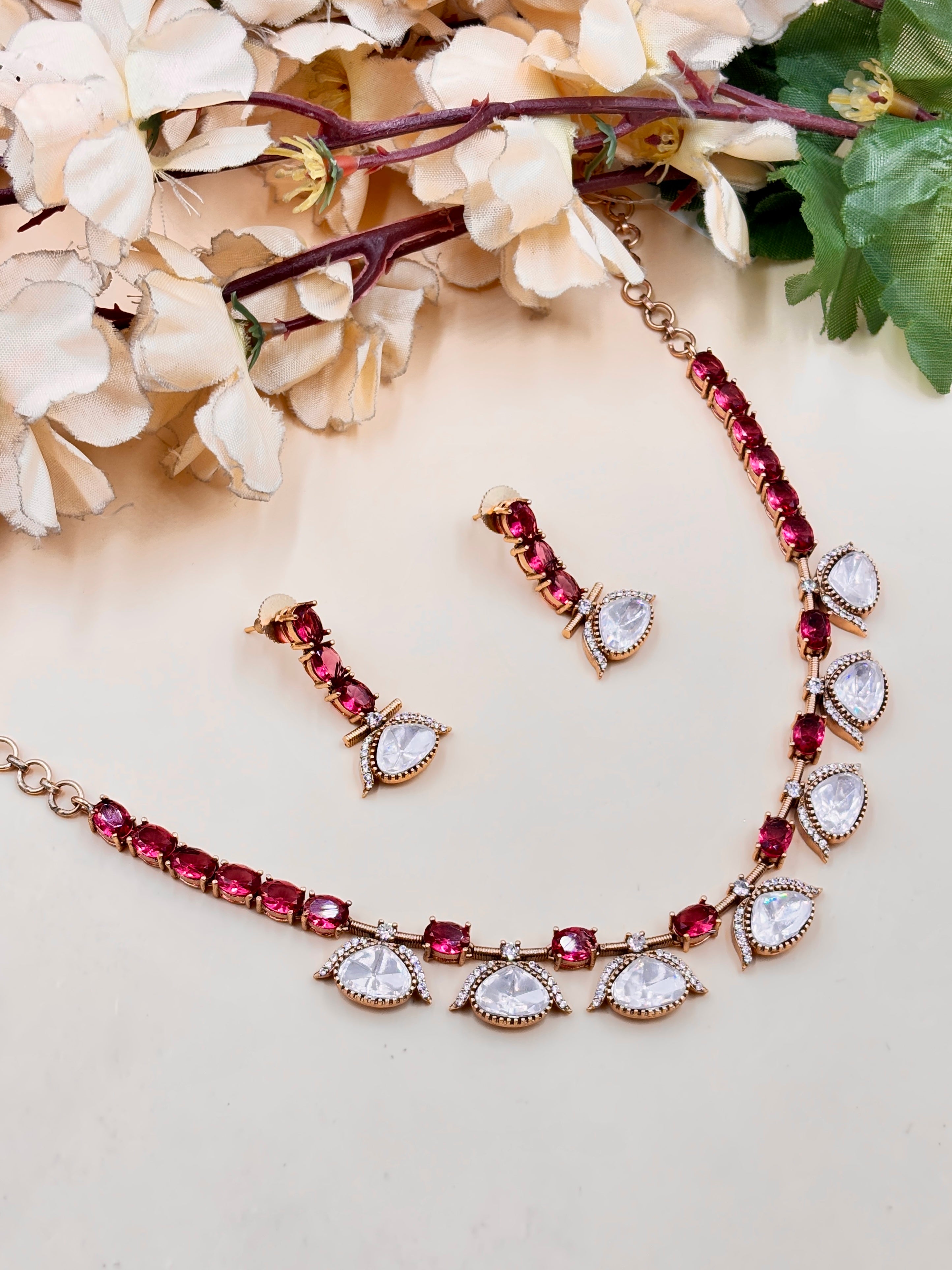 REEVA NECKLACE