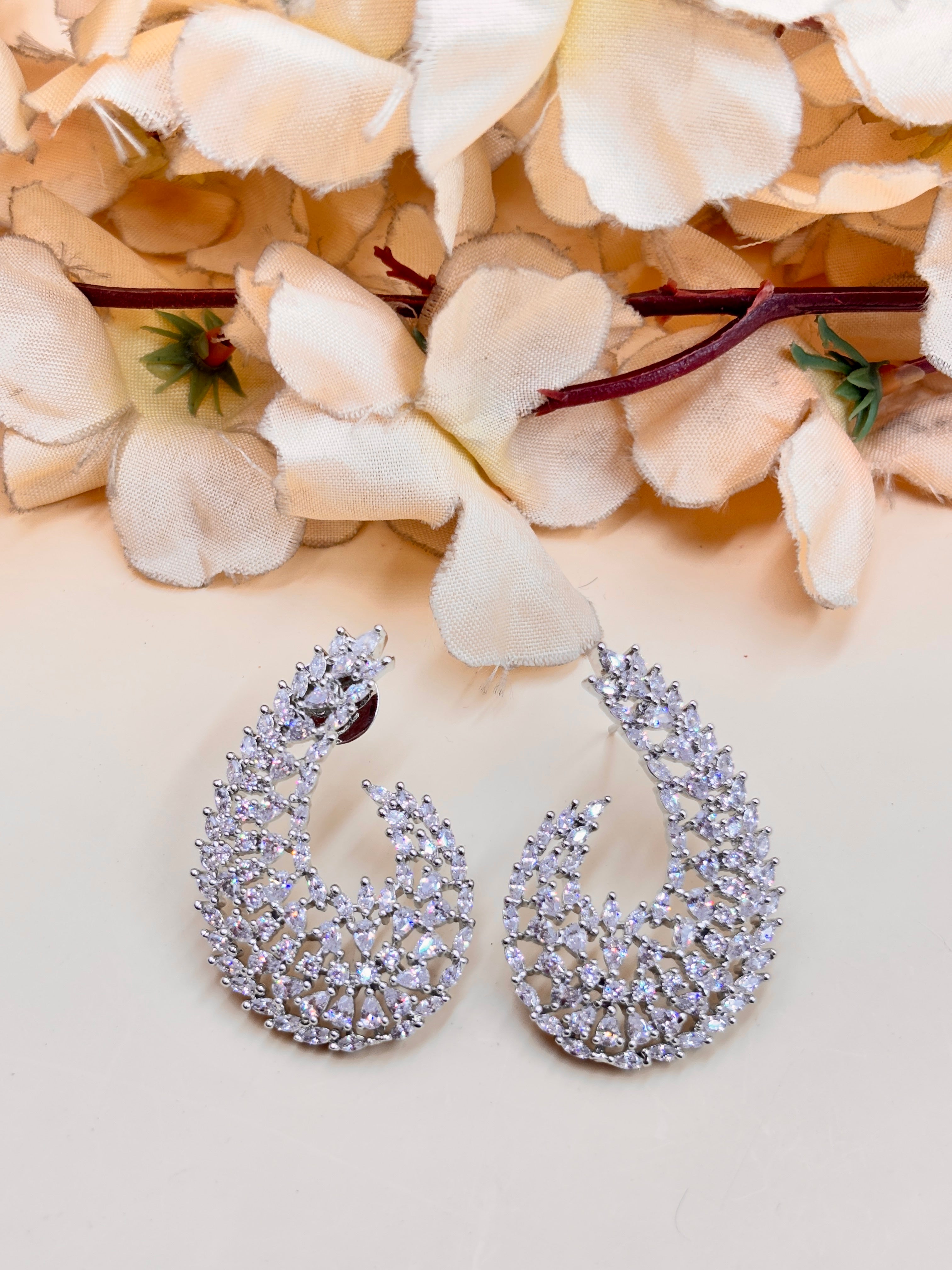 NIA EARRING