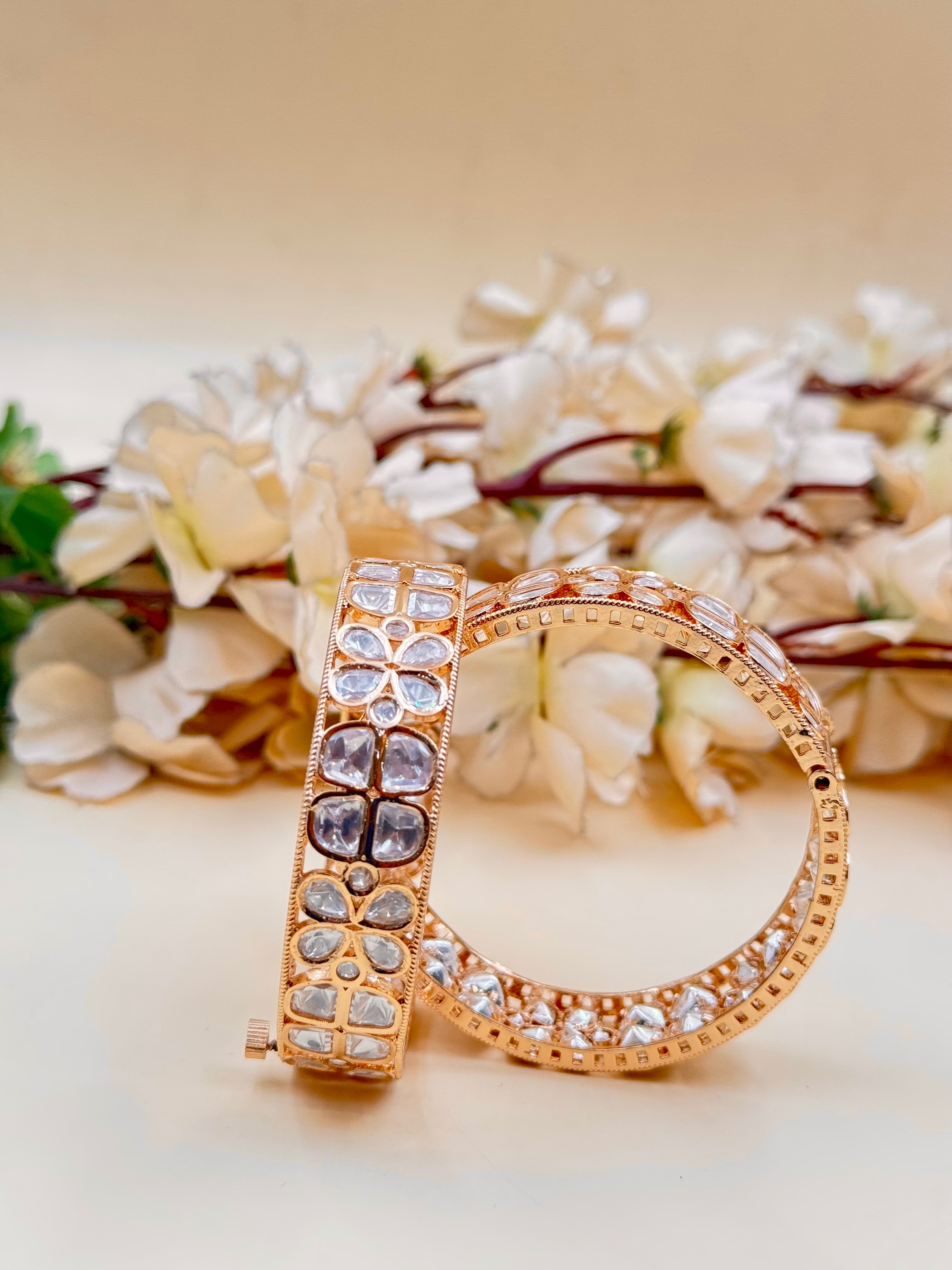 SAATVI BANGLE