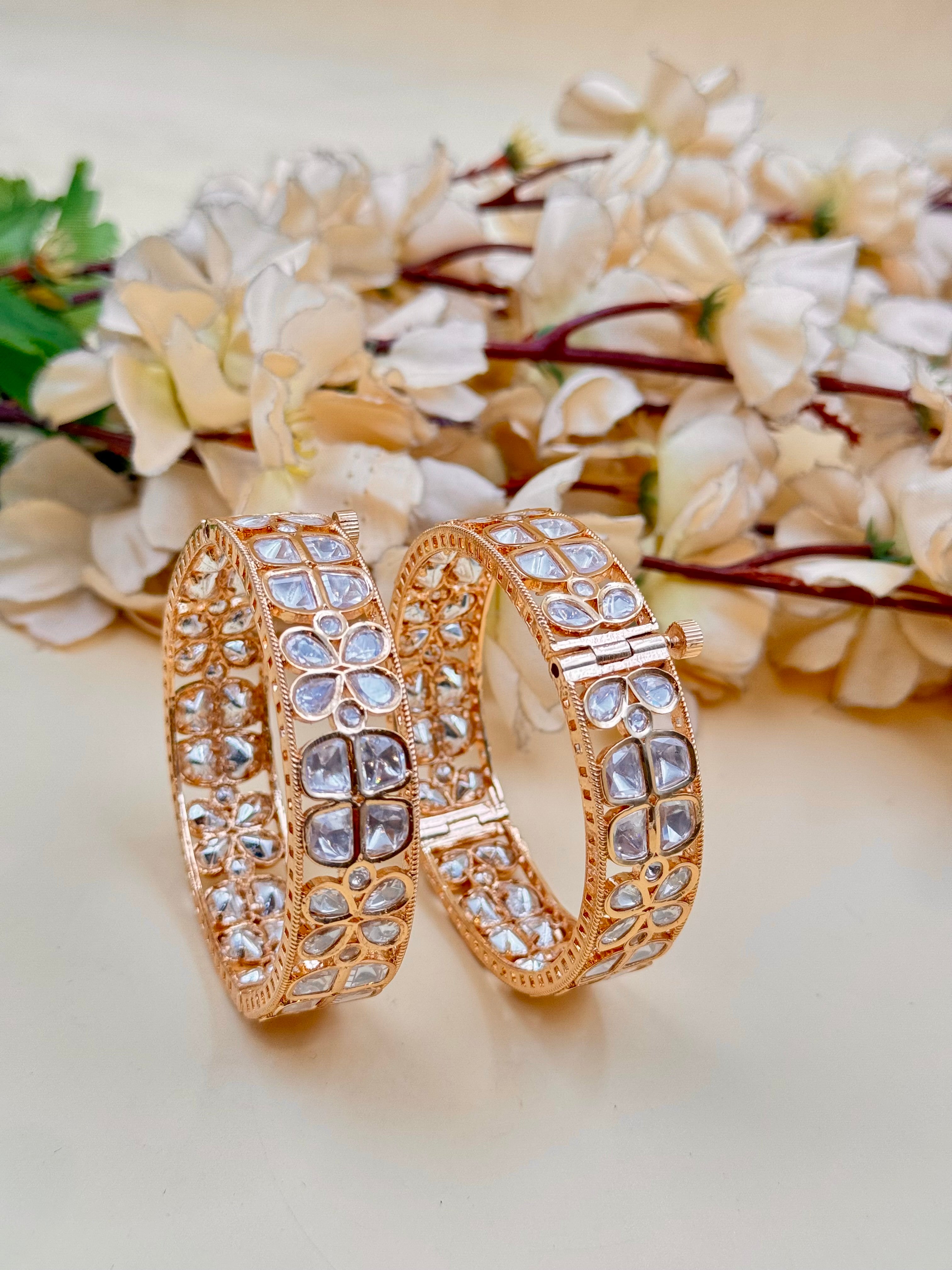 SAATVI BANGLE