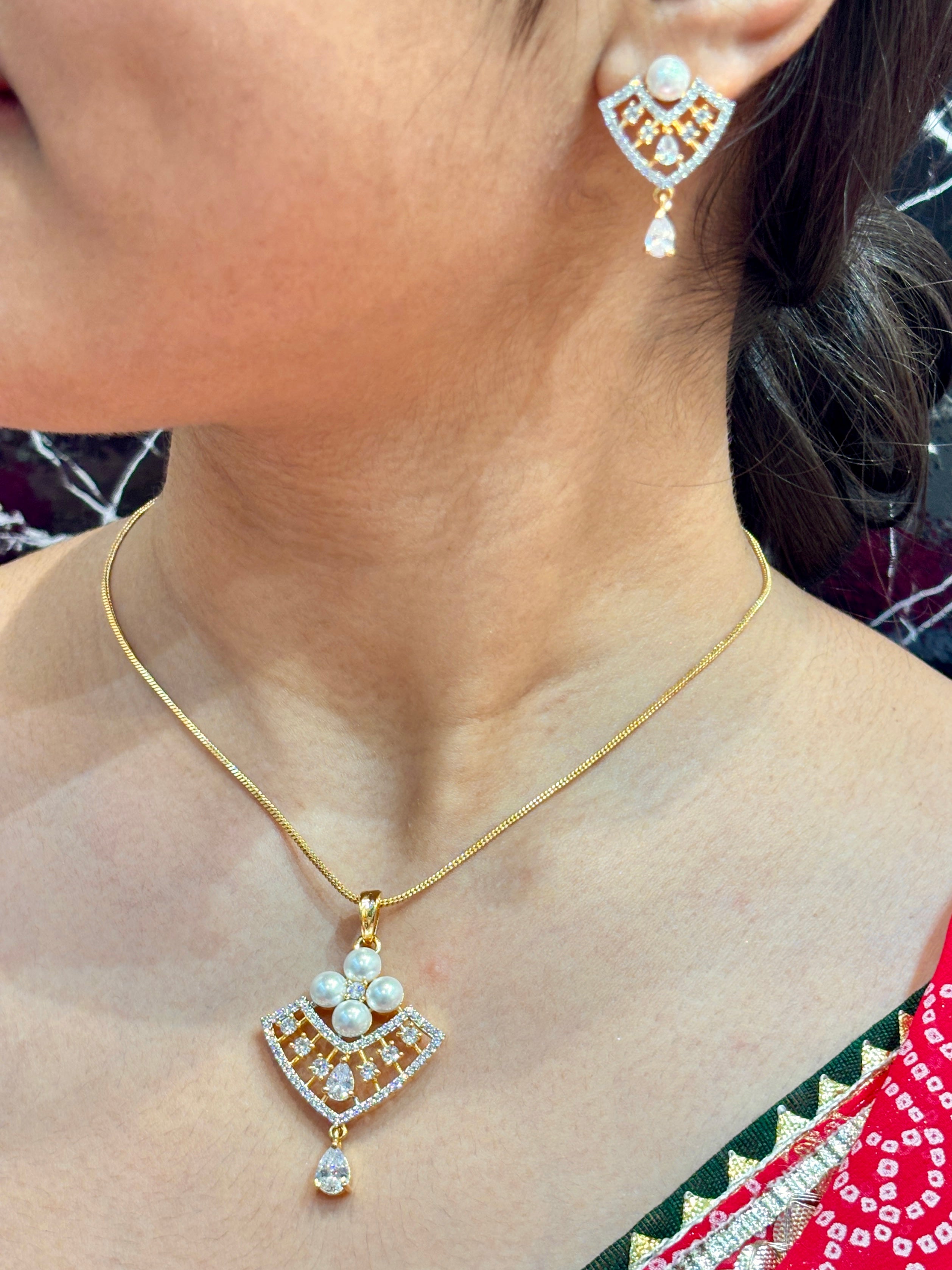 NAMITA PENDANT