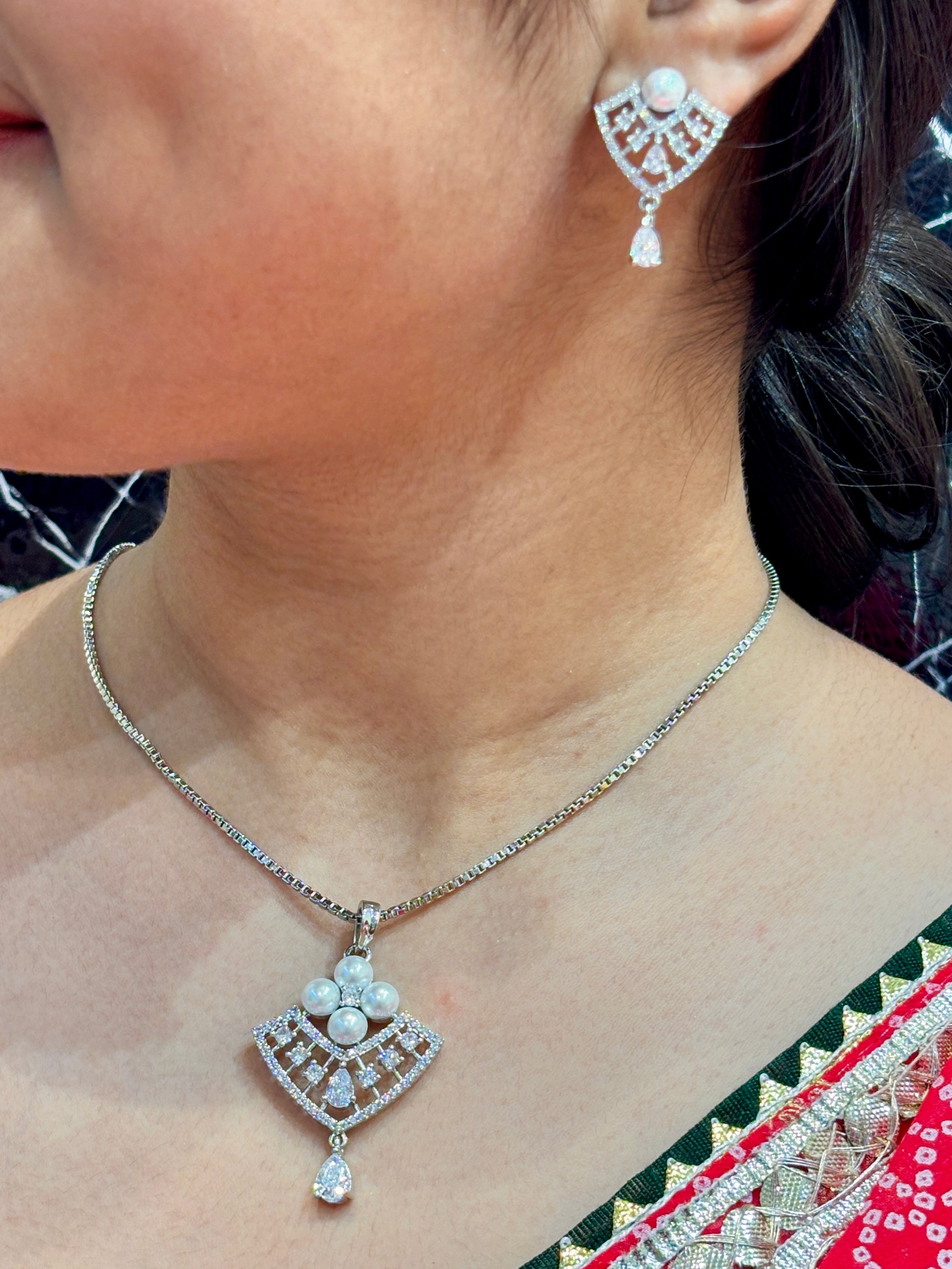 NAMITA PENDANT
