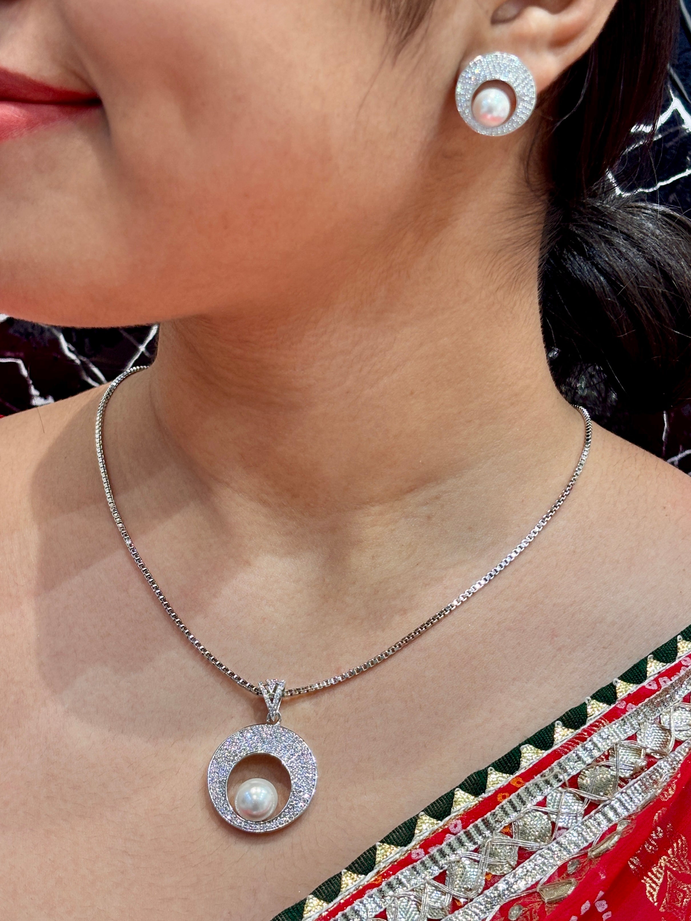 FIZAA PENDANT