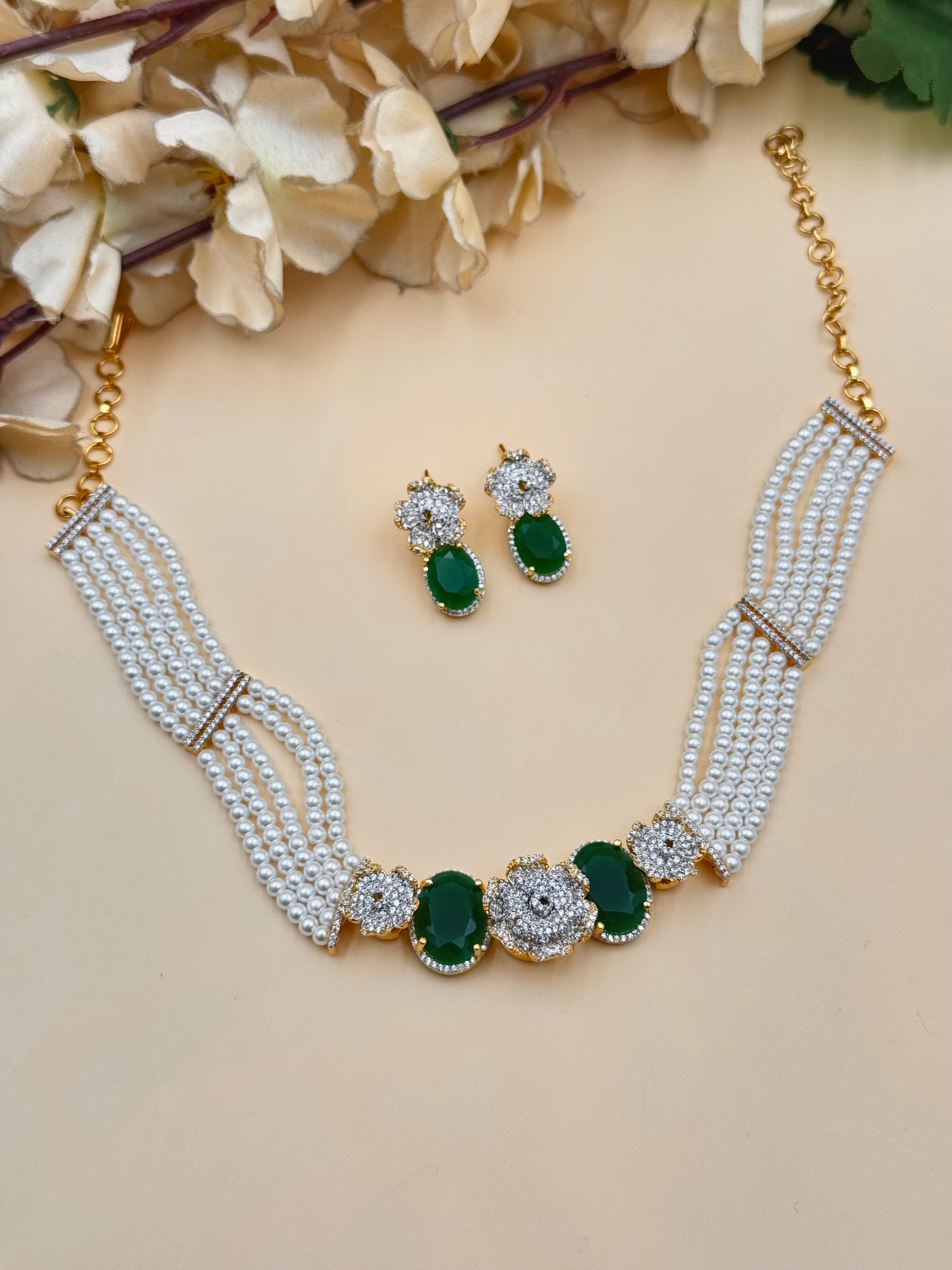 AASHI NECKLACE