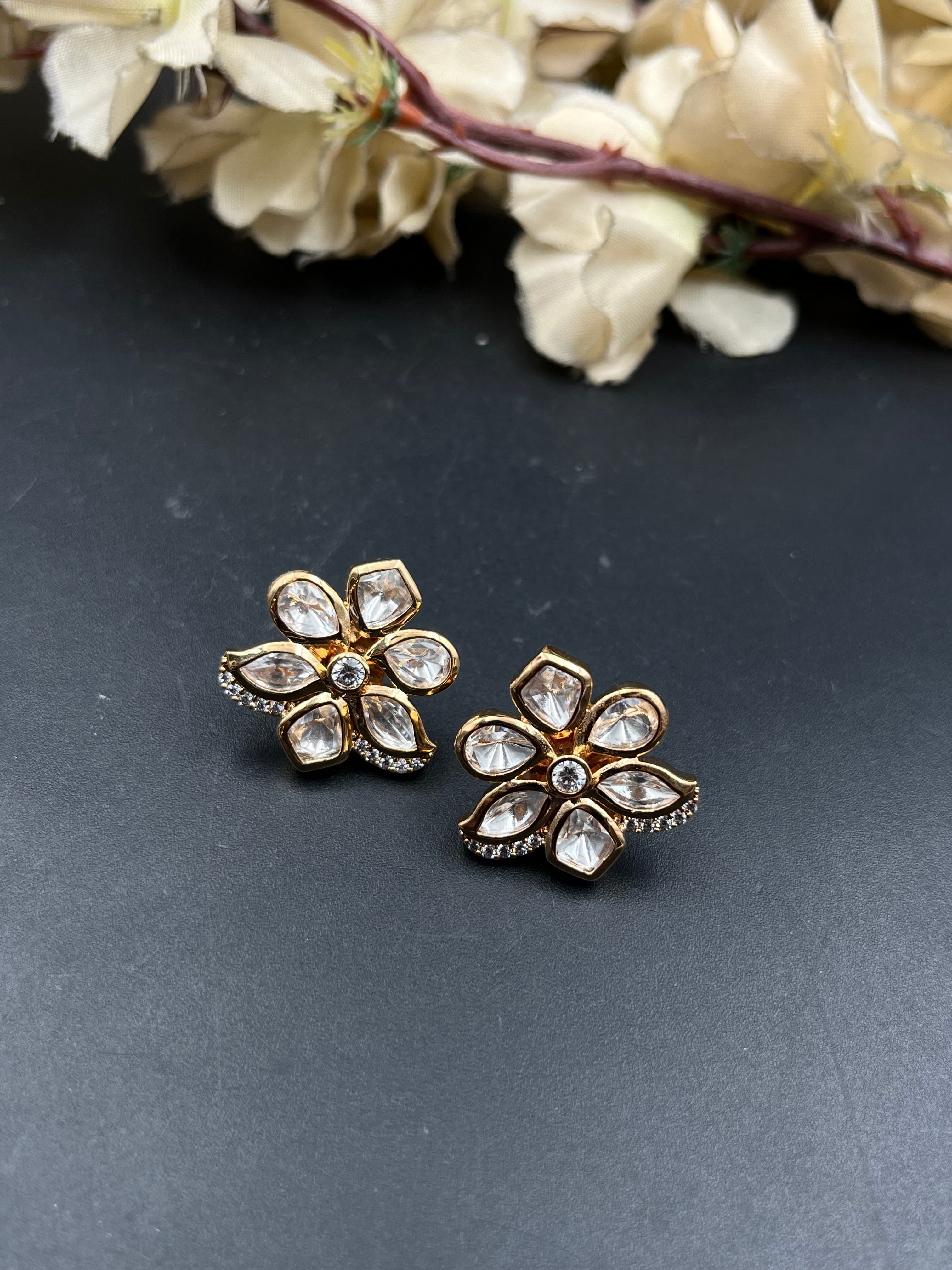 Mannu Earring